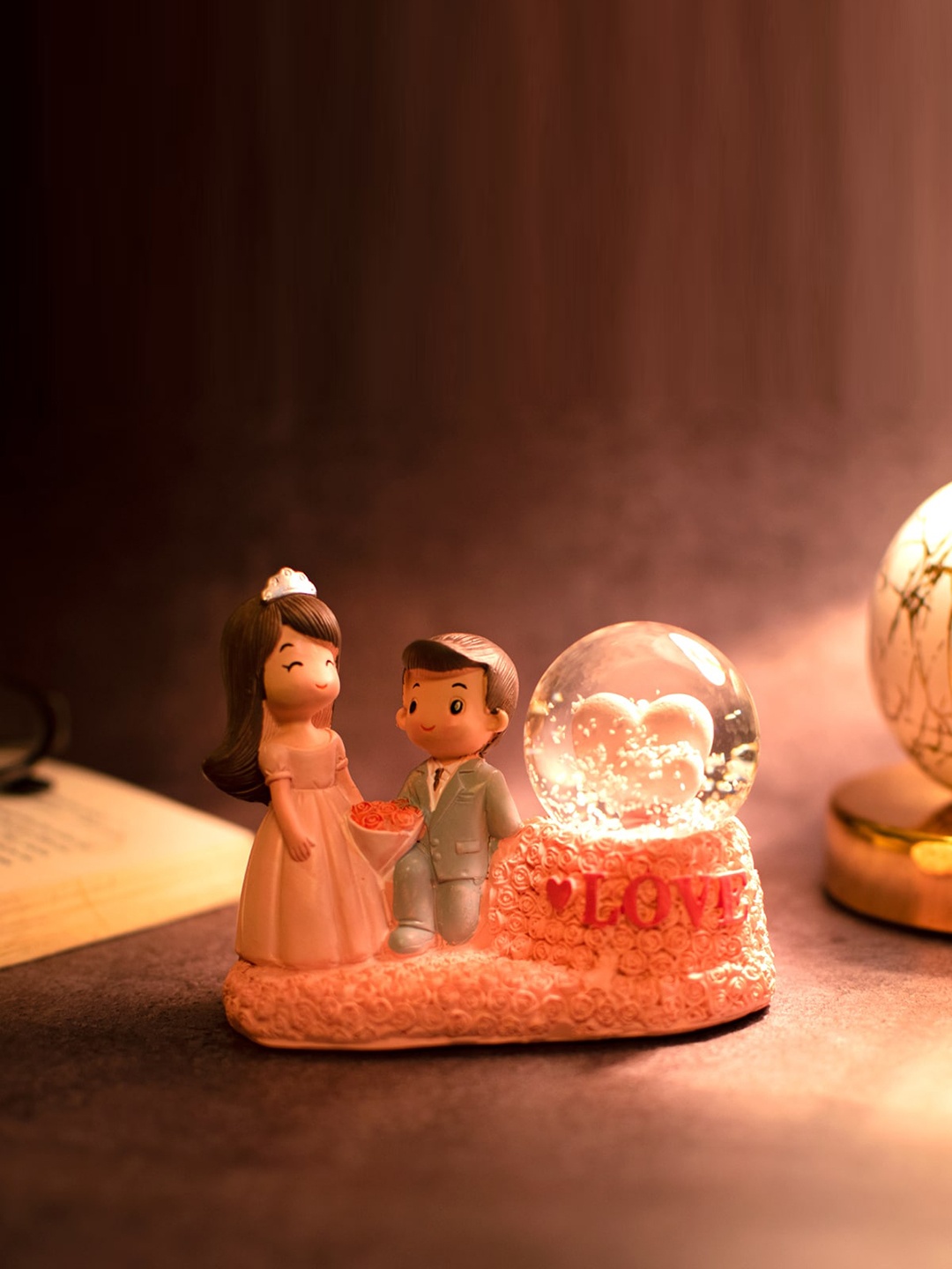 

StatueStudio Cute Couple with Hearts in LED Light Dome, Pink