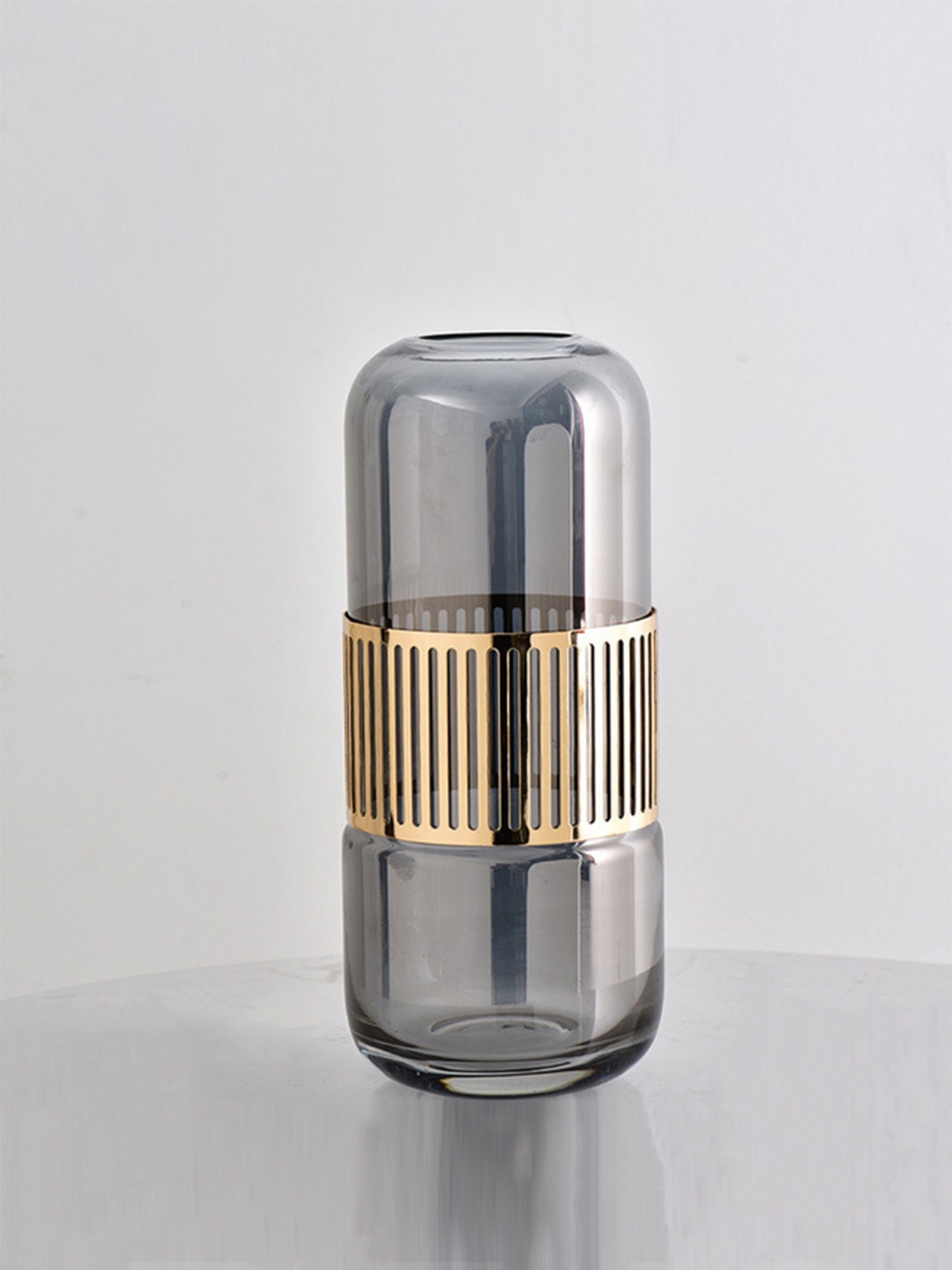 

Nestasia Grey & Gold Toned Textured Glass Bouquet Holder
