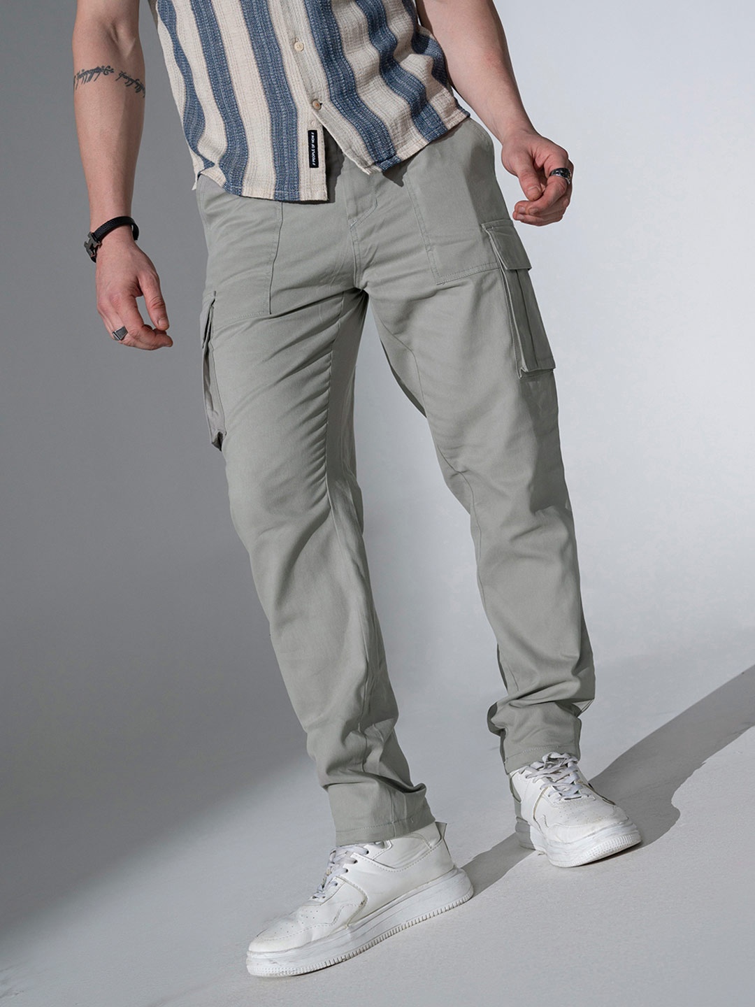 

Hubberholme Men Smart Slim Fit Easy Wash Cotton Cargos Trousers, Grey
