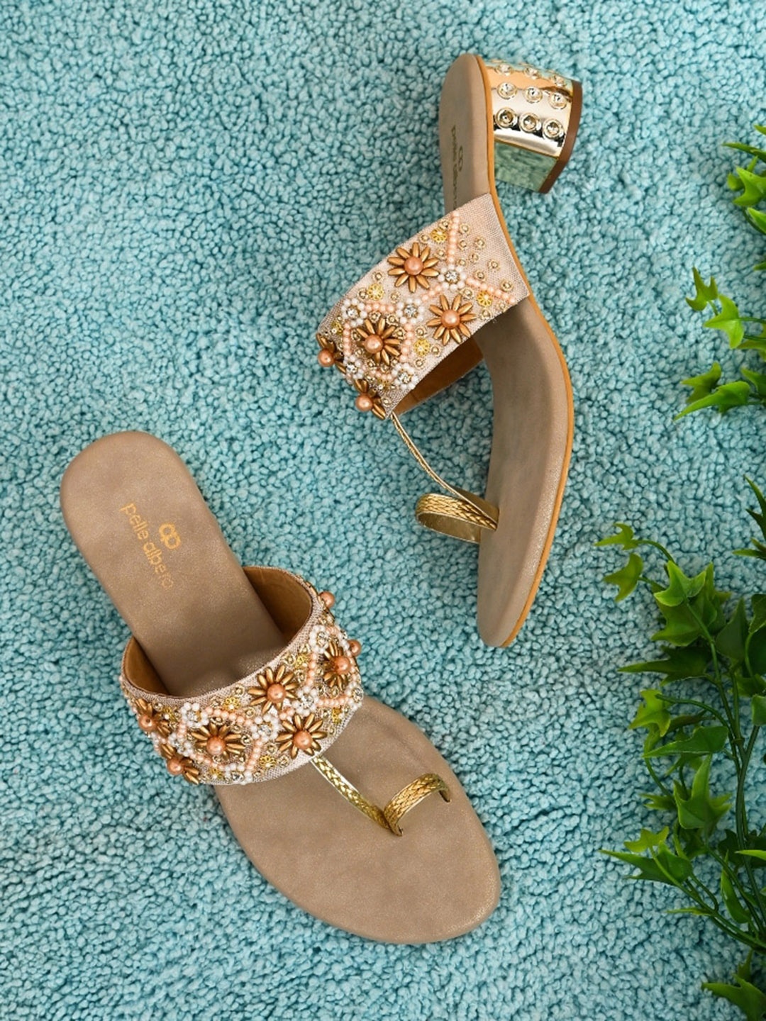 

pelle albero Embellished Ethnic Block Heels, Gold