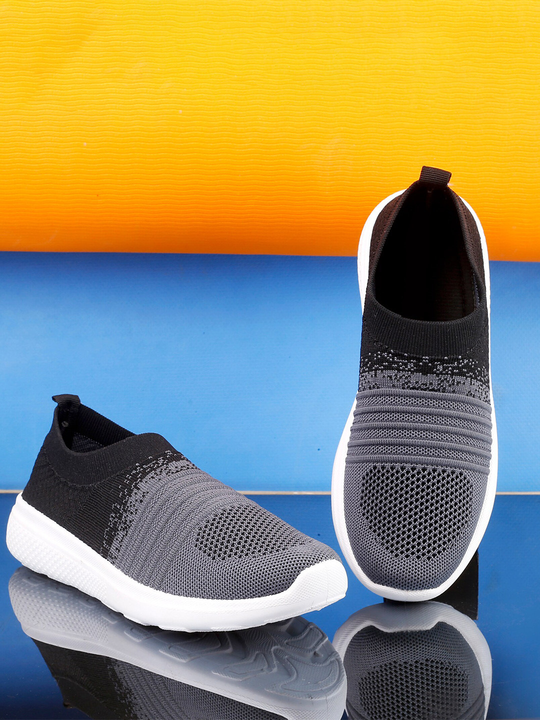 

KRAASA Women Black Mesh Walking Shoes