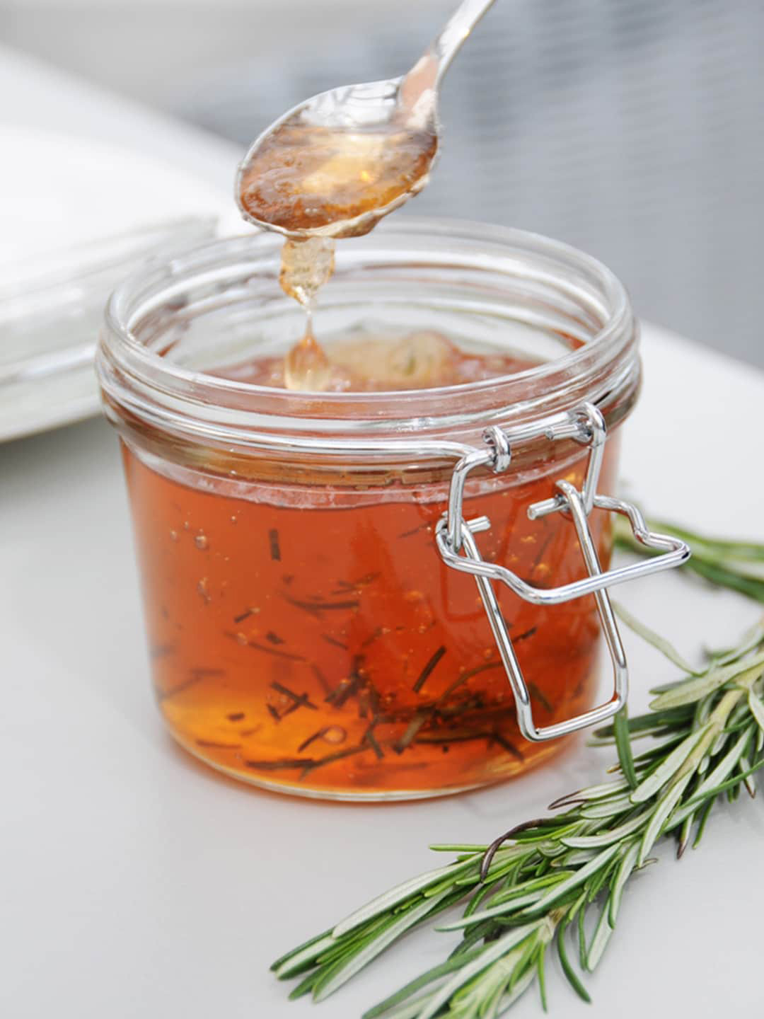 

KILNER Transparent & Orange Clip Top Clear Glass Round Jar With Lid 350 ml