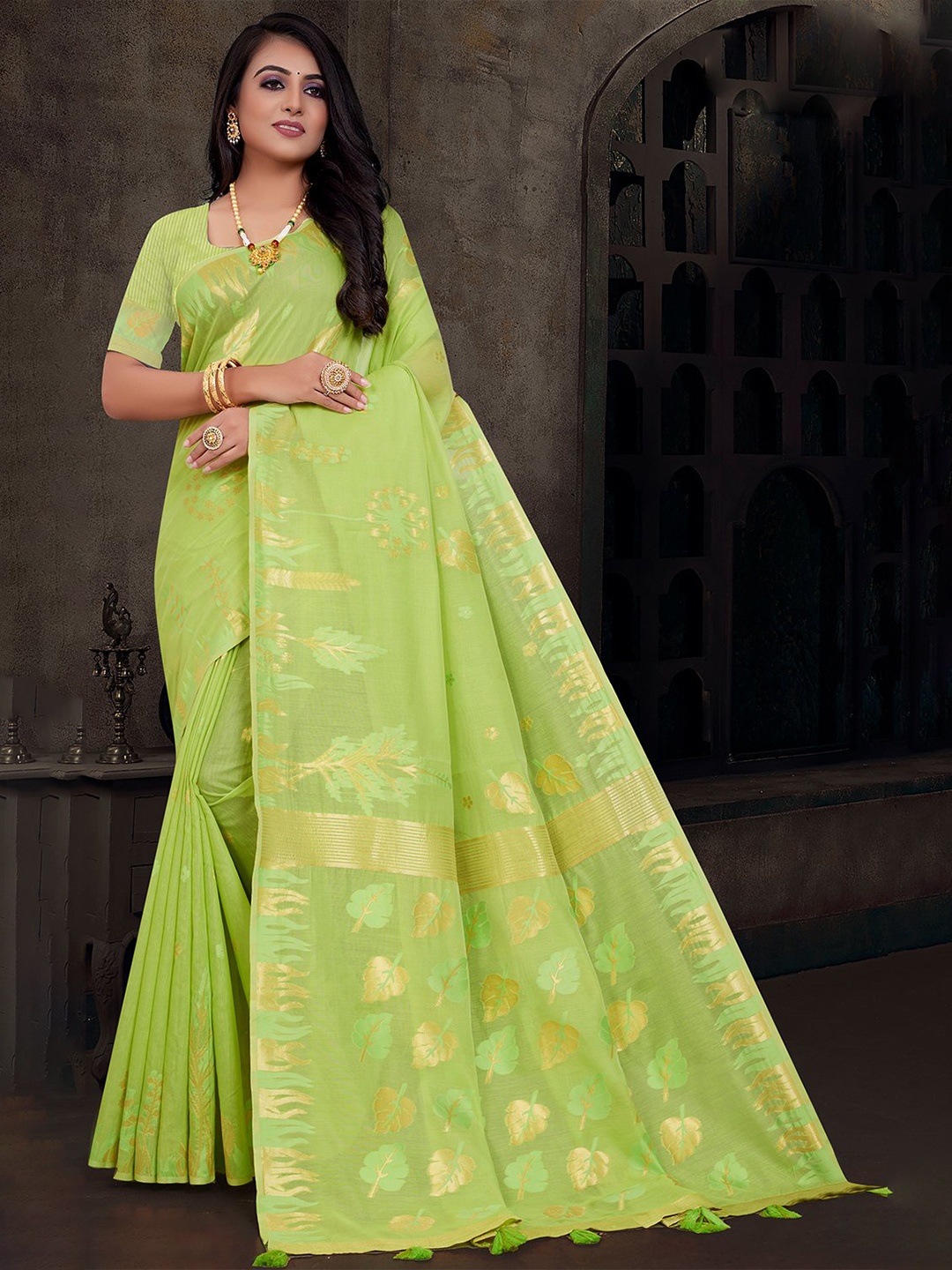 

KARAGIRI Floral Zari Saree, Green