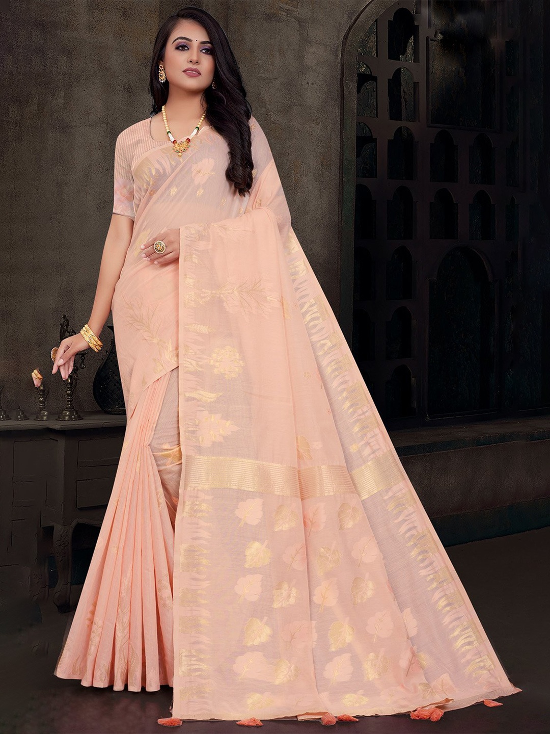 

KARAGIRI Floral Zari Saree, Peach