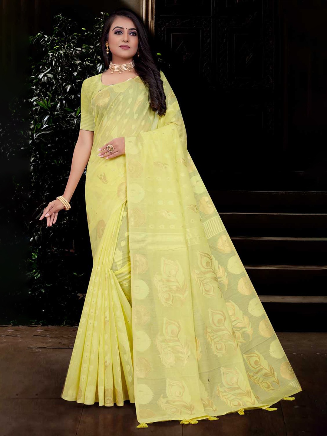

KARAGIRI Woven Design Zari Saree, Yellow