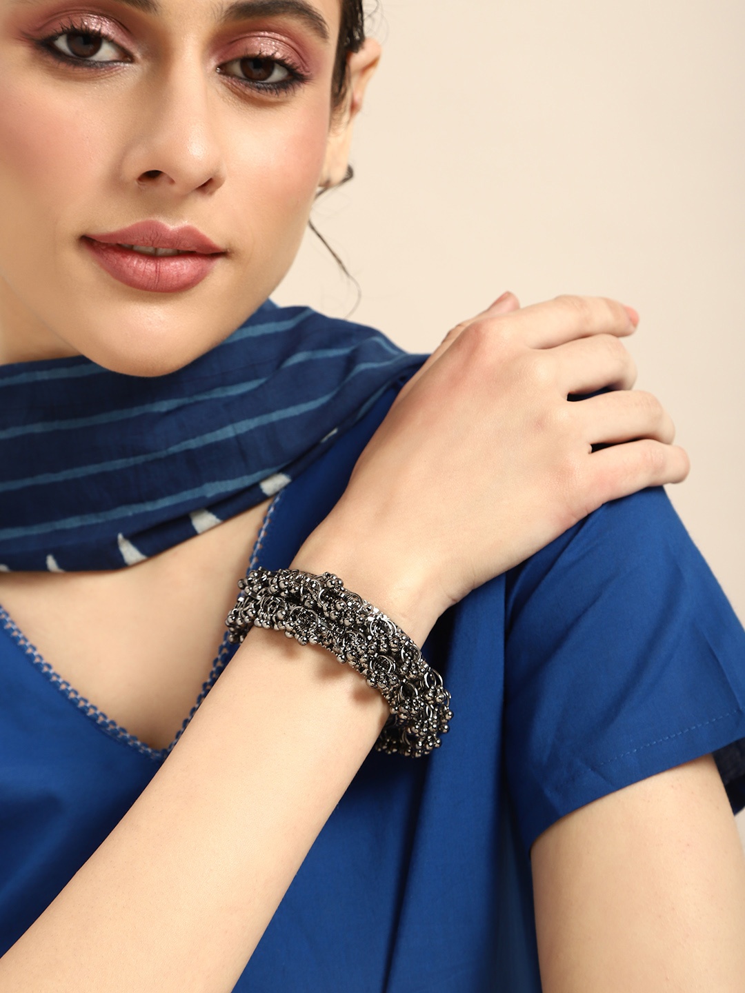 

Anouk Set Of 2 Bangles, Silver