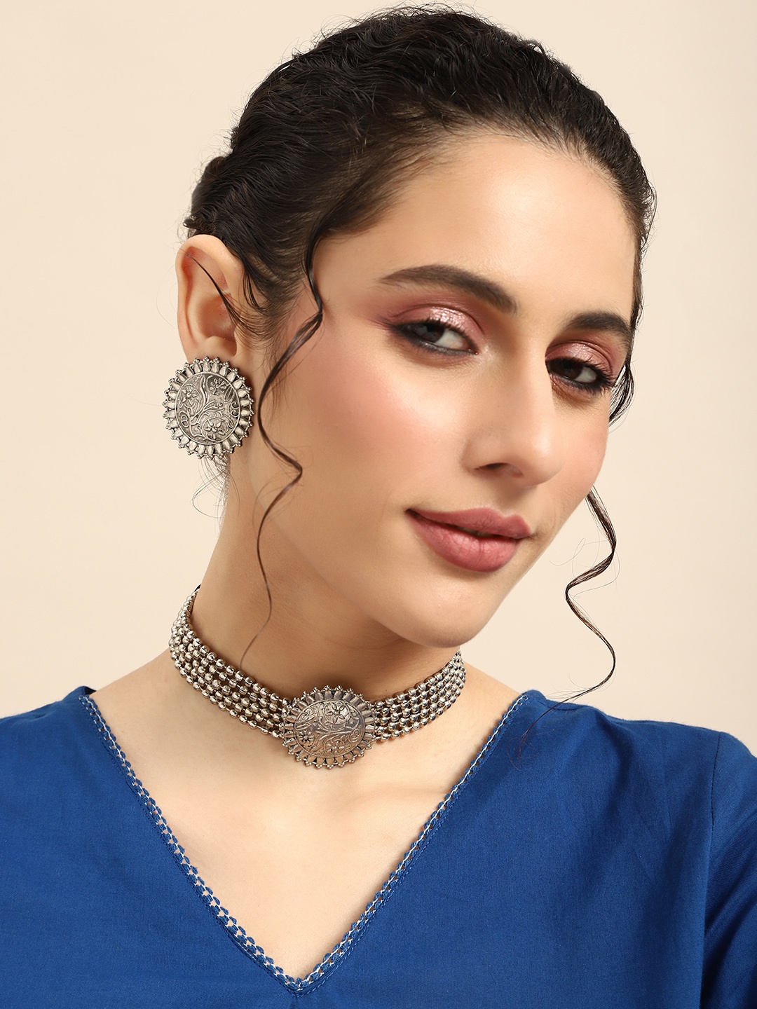 

Anouk Women Oxidised Choker Jewellery Set, Silver