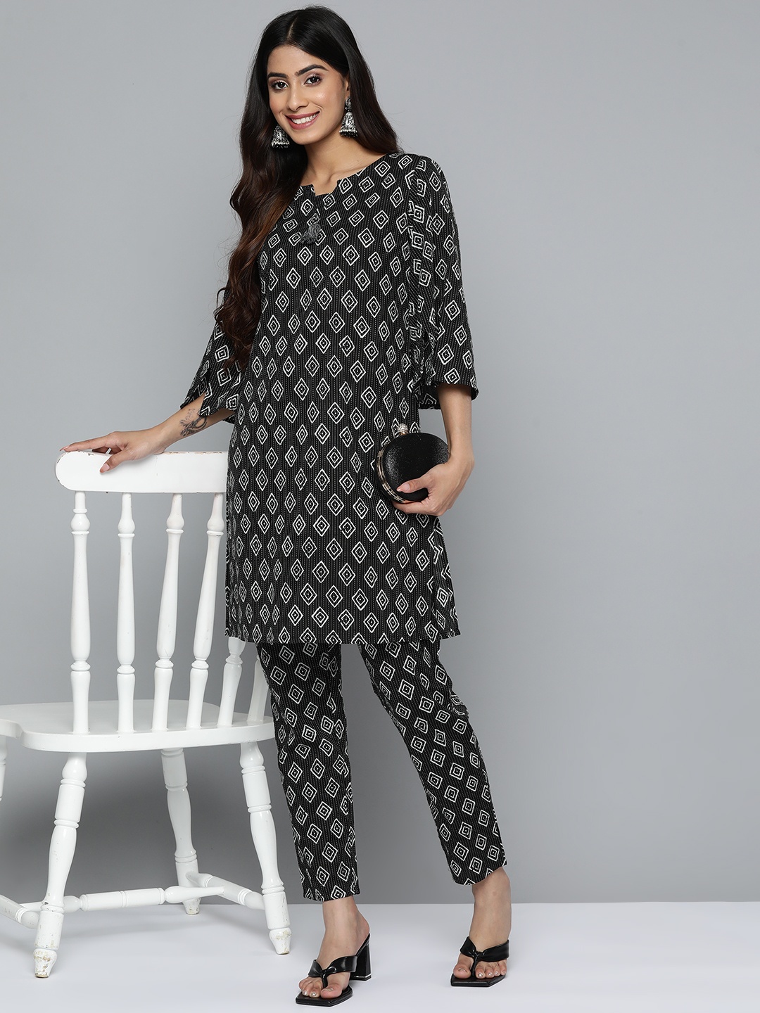 

HERE&NOW Women Geometric Printed Thread Work Pure Cotton Kurta with Trousers, Black