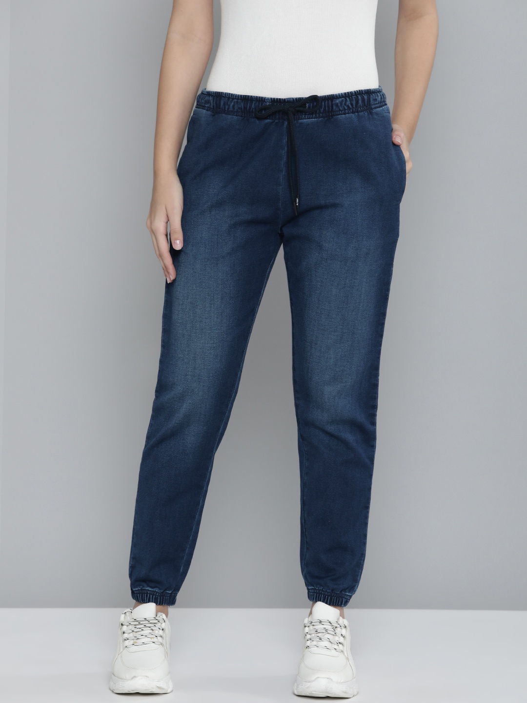 

Levis Women Slim Fit Joggers Trousers, Blue