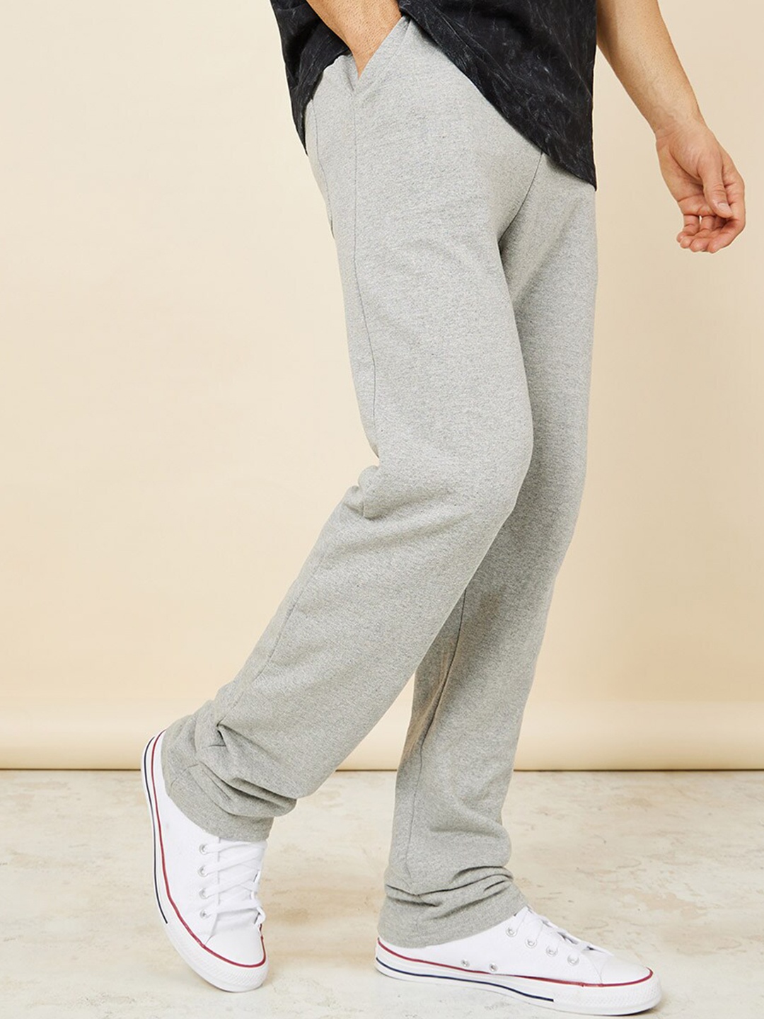 

Styli Men Solid Straight Fit Mid-Rise Knitted Track Pants, Grey