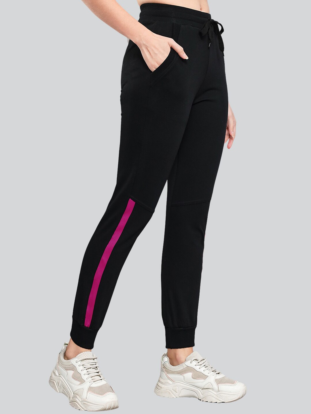 

Q-rious Women Cotton Joggers, Black
