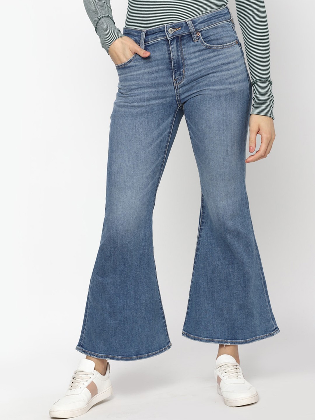 

AMERICAN EAGLE OUTFITTERS Women Light Fade Cotton Bootcut Jeans, Blue