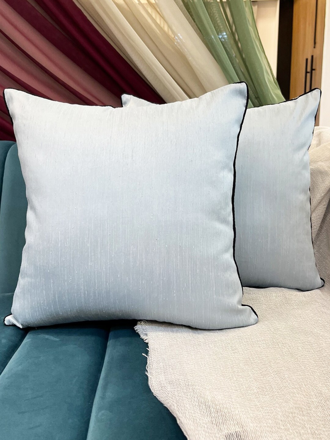 

Seevo Blue & Black 2 Pieces Square Cushion Covers