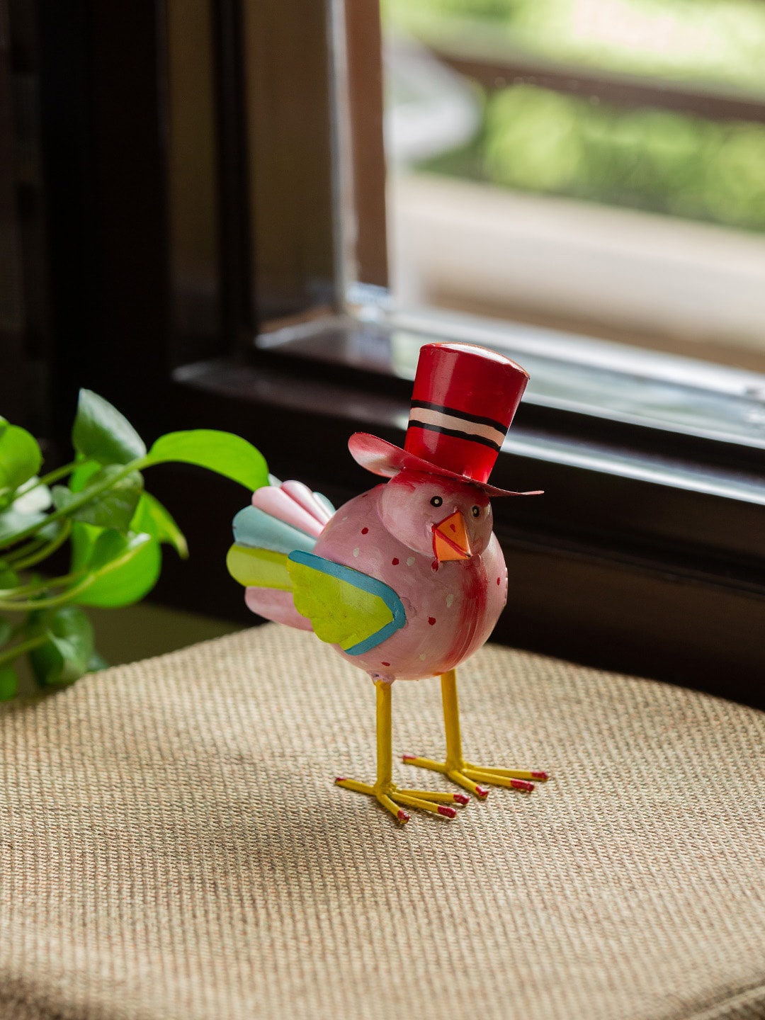 

ExclusiveLane Set of 2 Pink & Green Mrs Sparrow Handpainted Garden Accessories