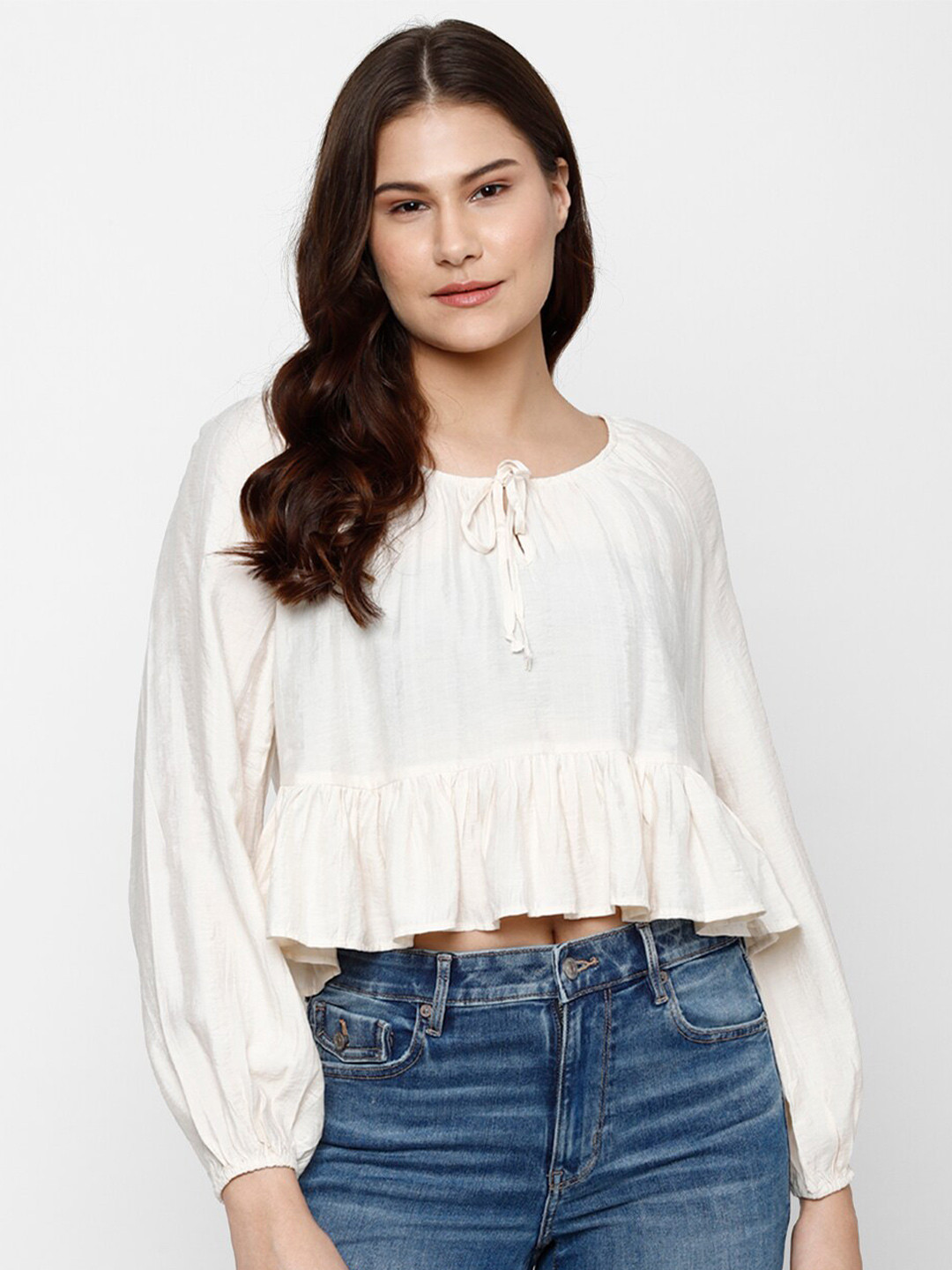 

AMERICAN EAGLE OUTFITTERS Tie-Up Neck Cinched Waist Crop Top, Cream