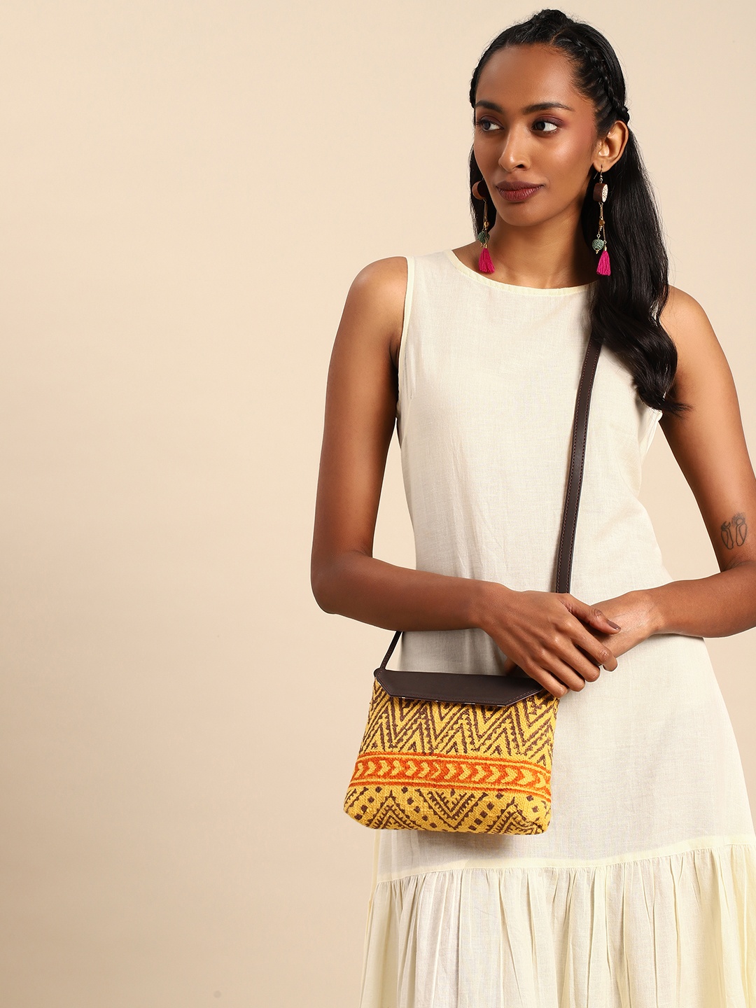 

Taavi Printed Structured Sling Bag, Yellow