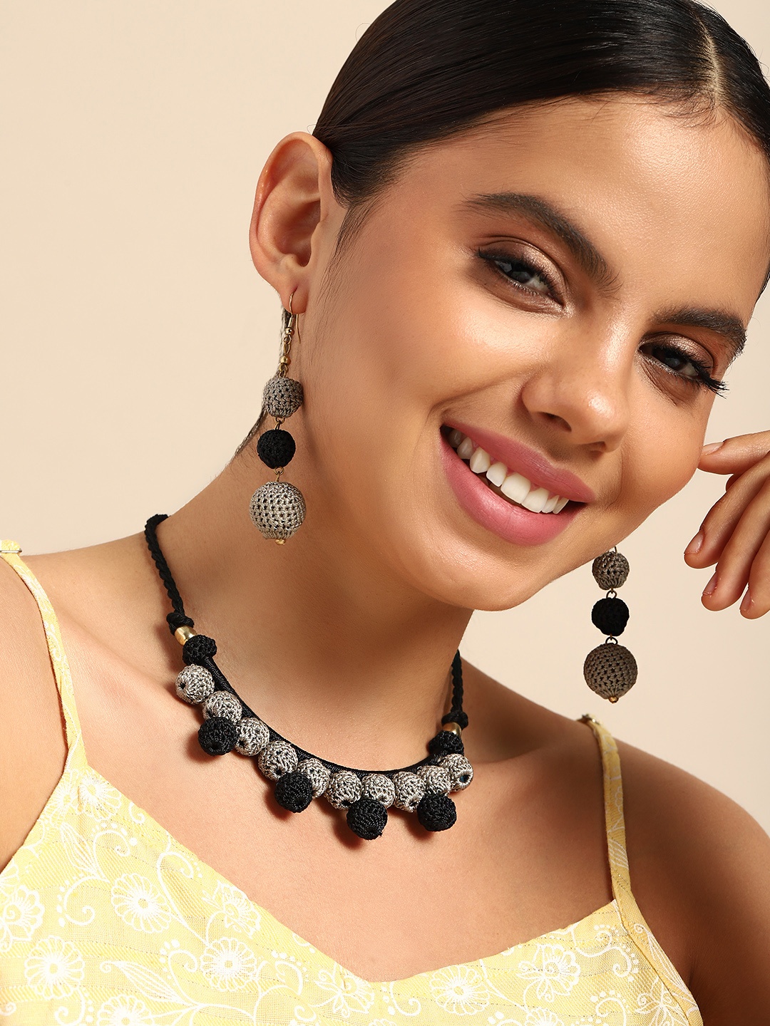 

Taavi Ethnic Jewellery Set, Black