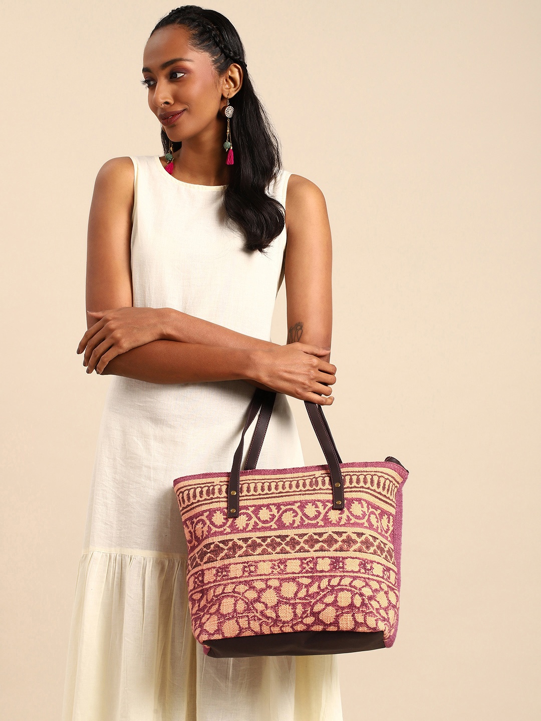 

Taavi Women Printed Shoulder Bag, Pink