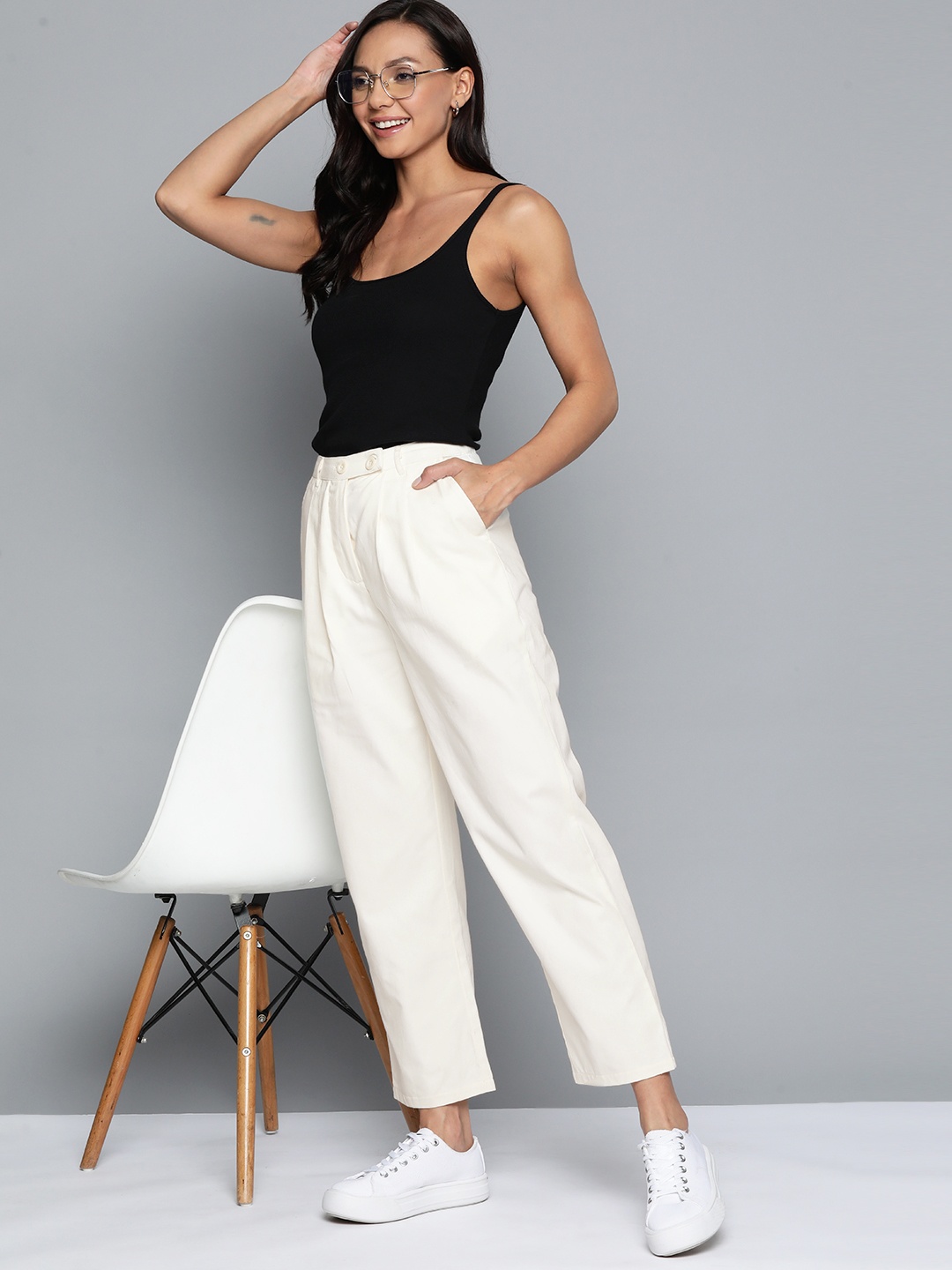 

Mast & Harbour Solid Pleated Trousers, Off white