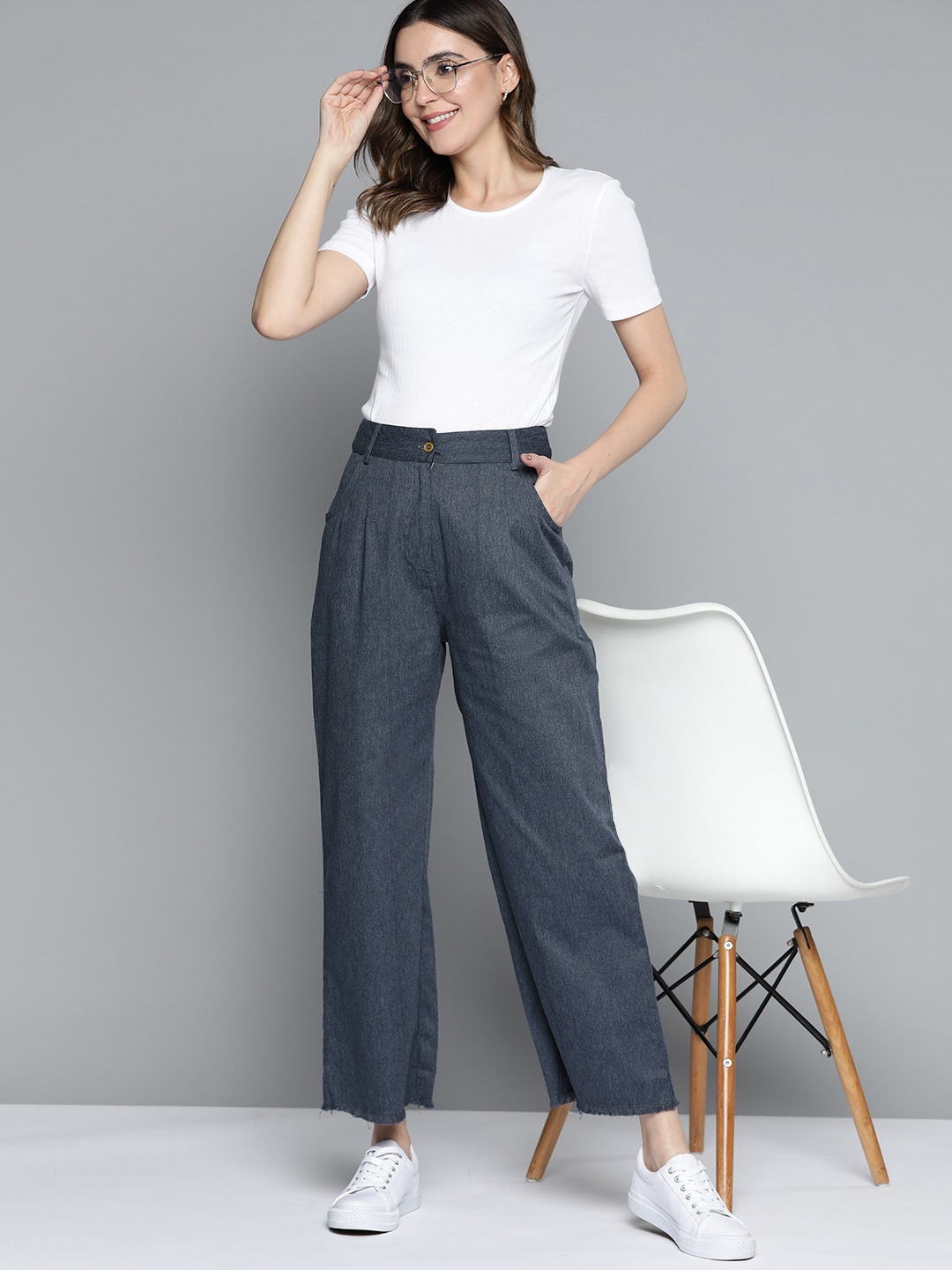

Mast & Harbour Women Solid Parallel Trousers, Navy blue