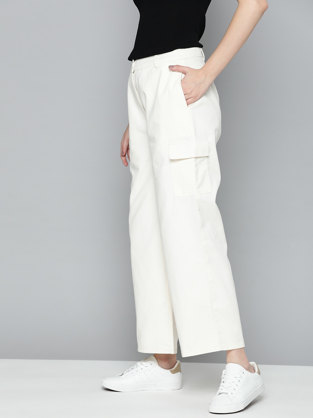 

Mast & Harbour Women Cargos Trousers, Off white