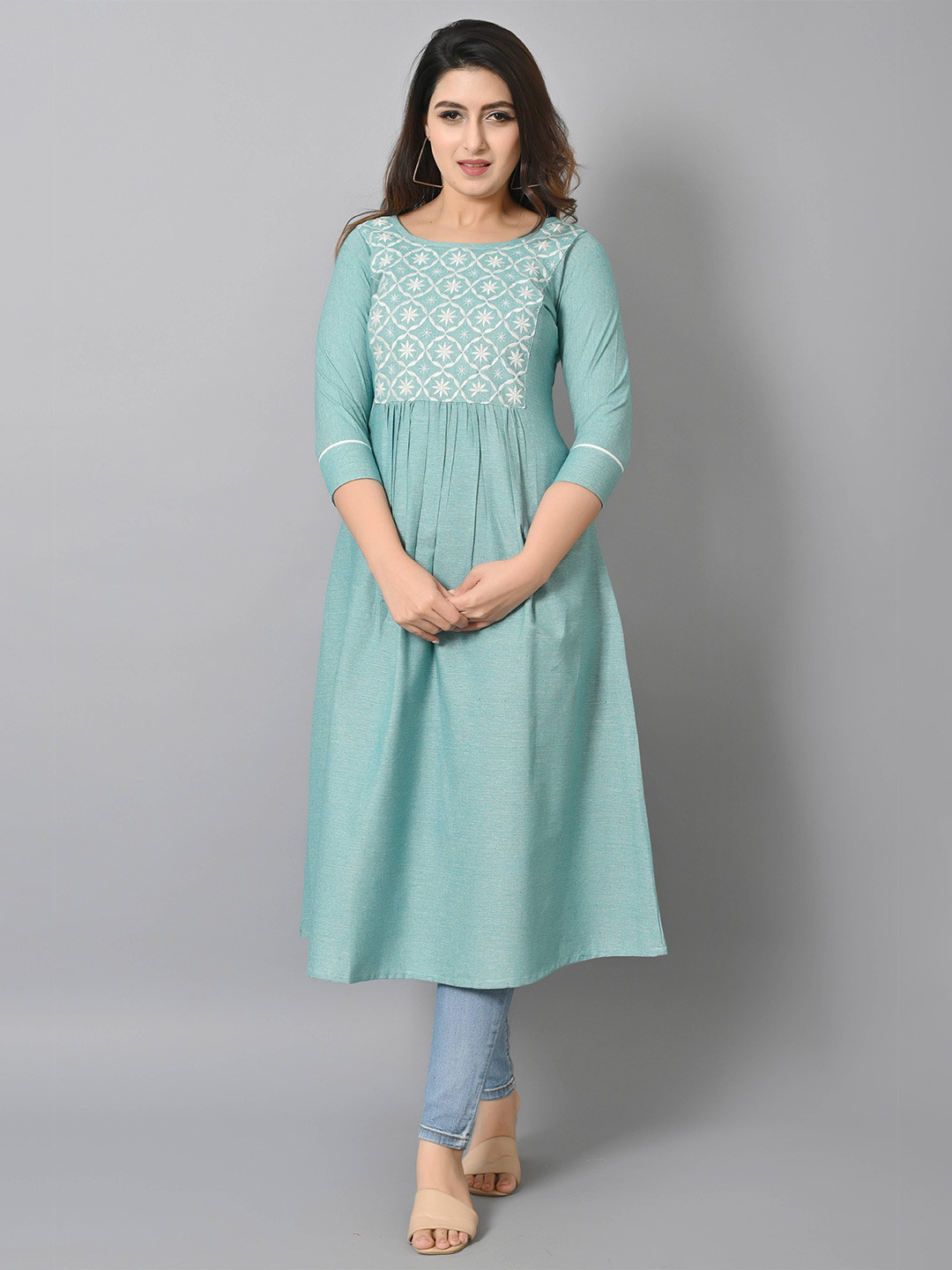 

VASTRAMANIAA Embroidered Kurti, Blue