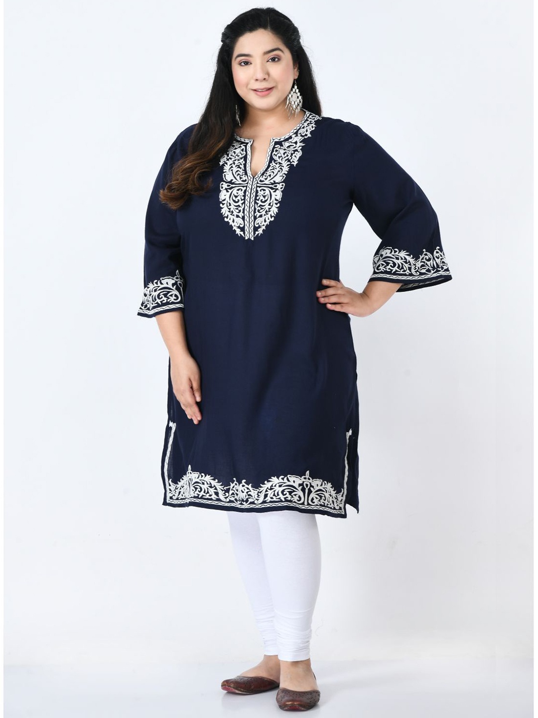 

SAAKAA Plus Size Paisley Embroidered Flared Sleeves Thread Work Indigo Kurta, Navy blue