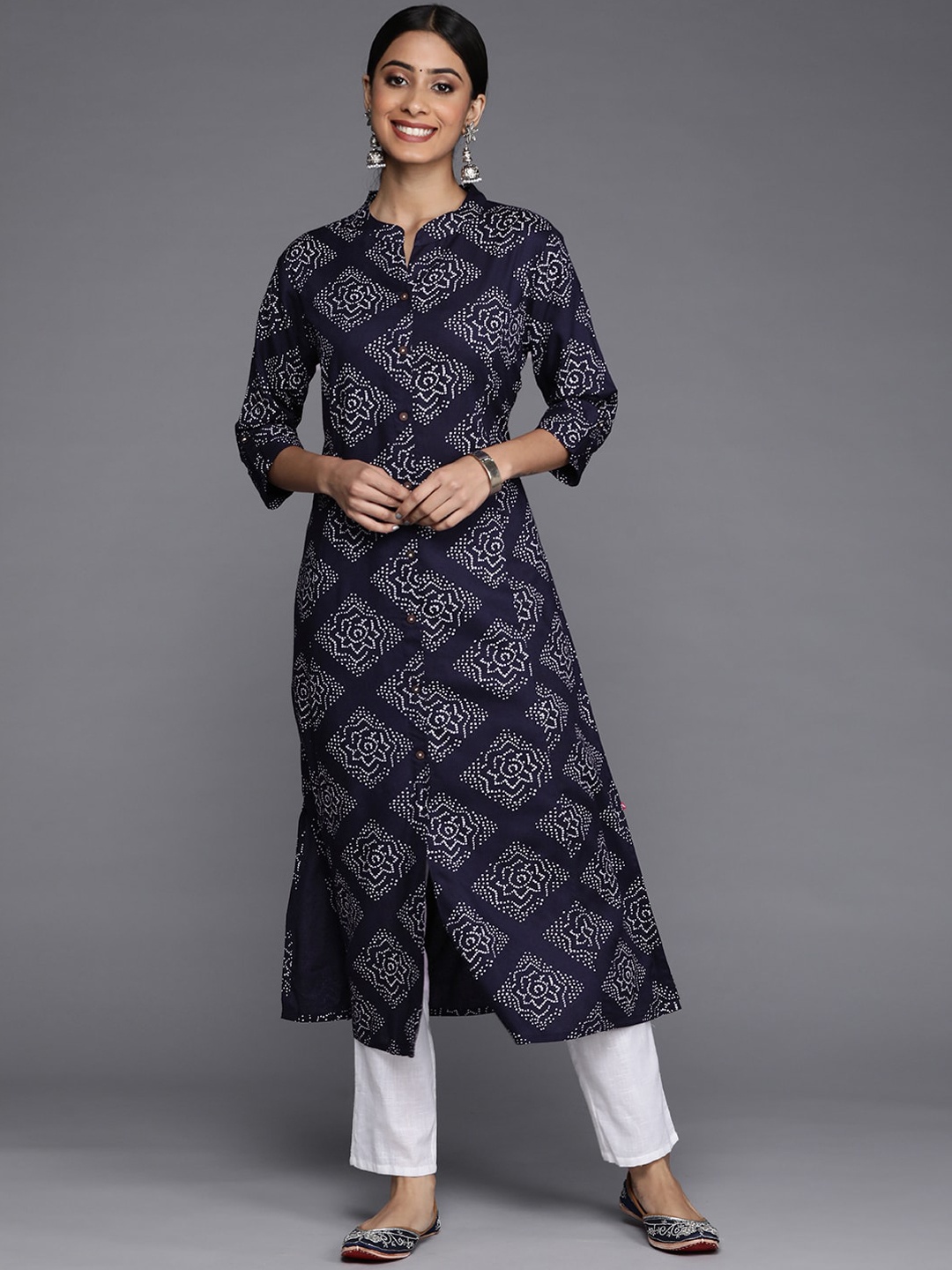

Varanga Women Floral Printed Indigo Kurta, Navy blue