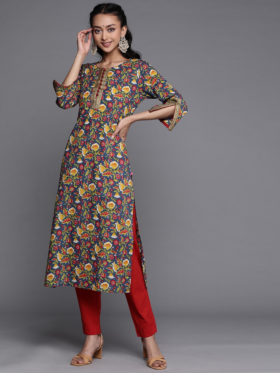 

Varanga Women Floral Printed Indigo Cotton Kurta, Navy blue