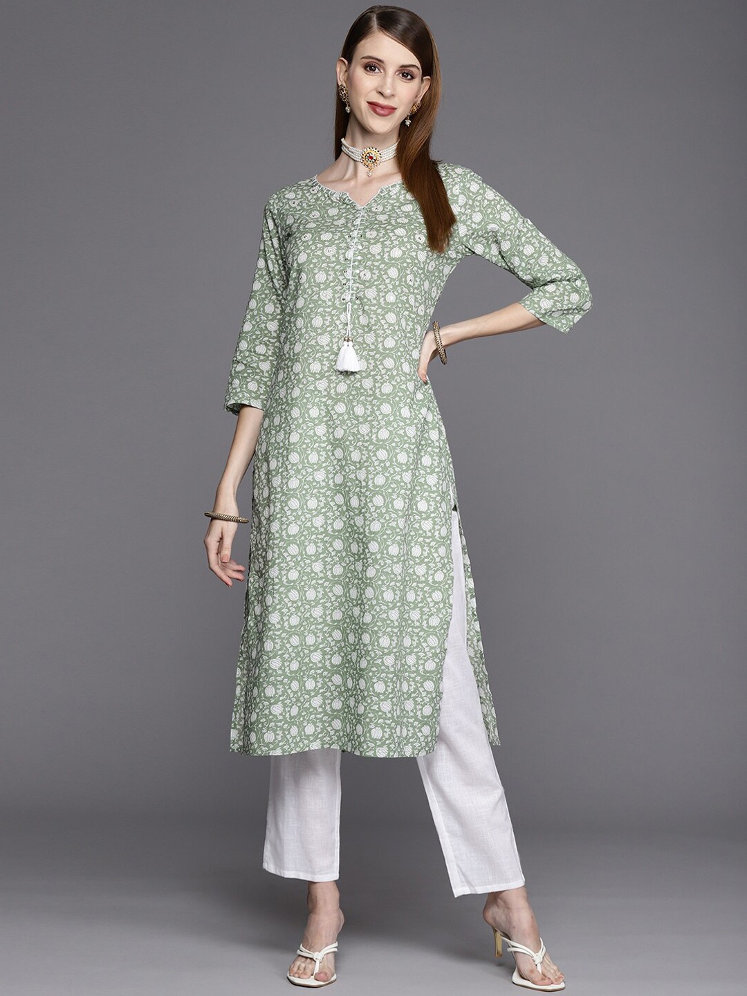 

Varanga Women Floral Printed Thread Work Floral Kurta, Green