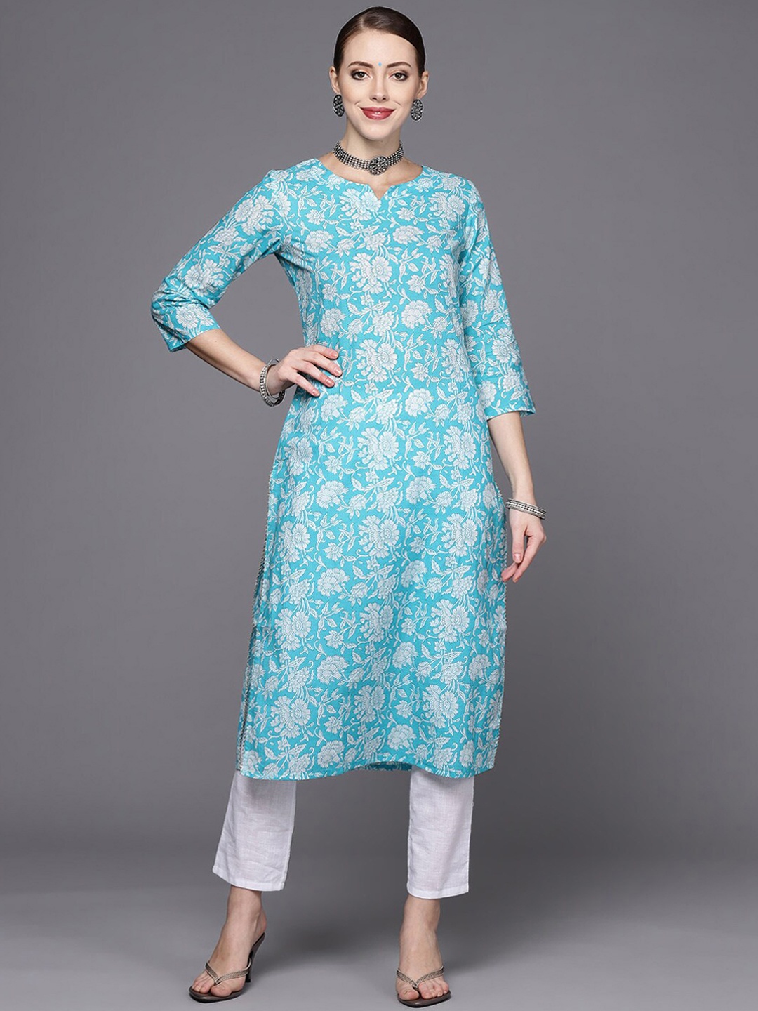 

Varanga Women Notched Neck Floral Printed Floral Kurta, Blue