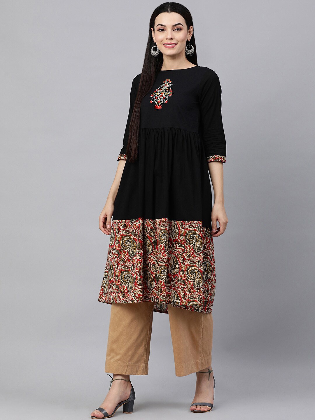 

MAAND Women Paisley Printed Thread Work Indie Prints Cotton Kurta, Black