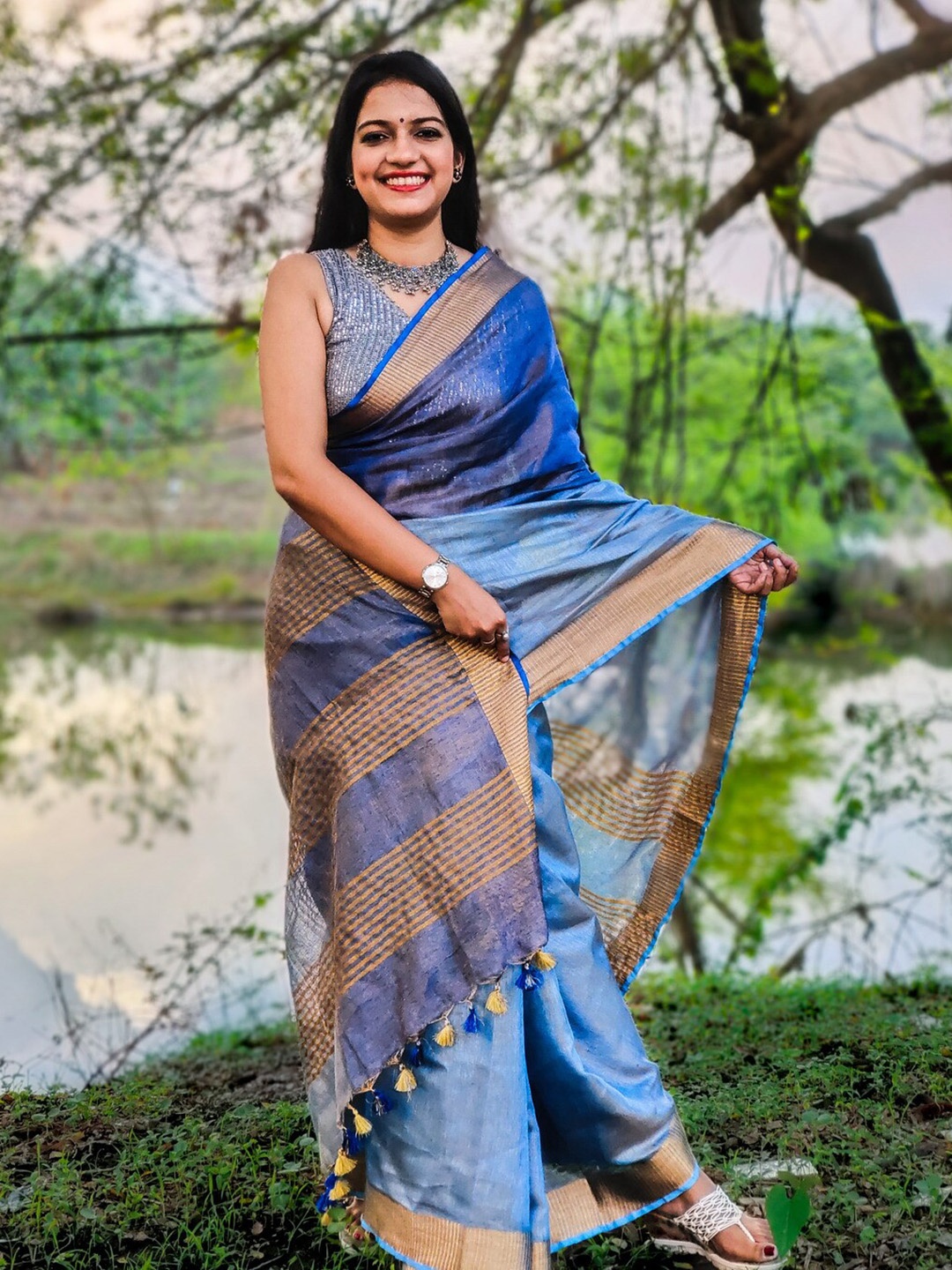 

Apaapi Threads of glory Zari Tissue Saree, Blue