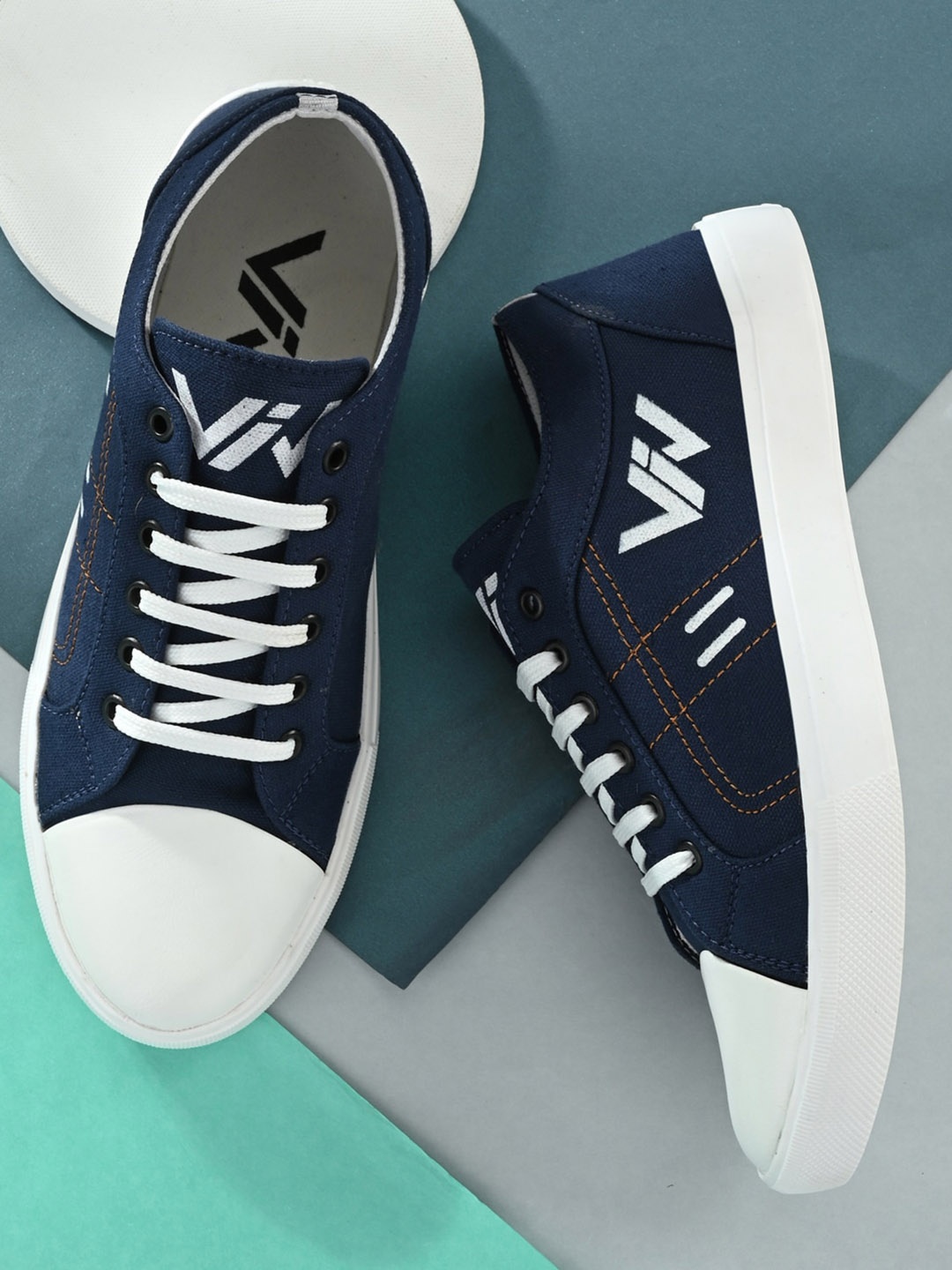 

VIV Men Contrast Sole Mesh Sneakers, Navy blue