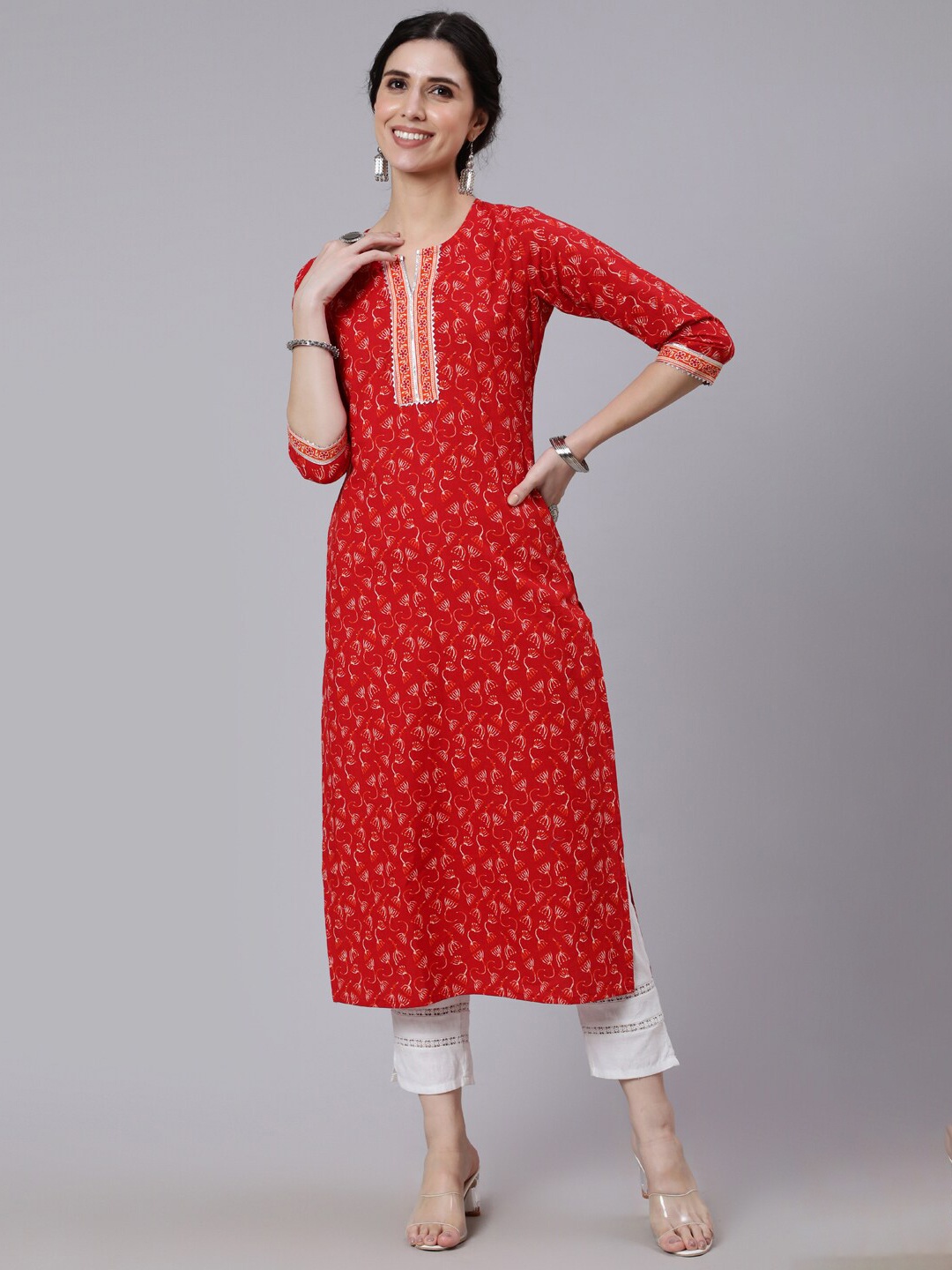 

Nayo Women Ethnic Motifs Printed Gotta Patti Indie Prints Cotton Kurta, Red