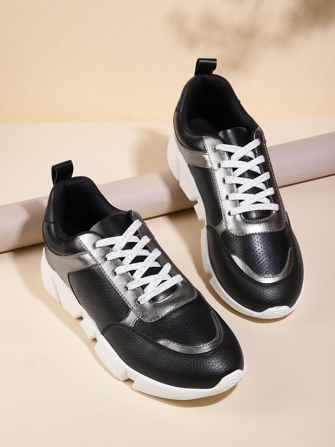 

DressBerry Women Woven Design Sneakers, Black