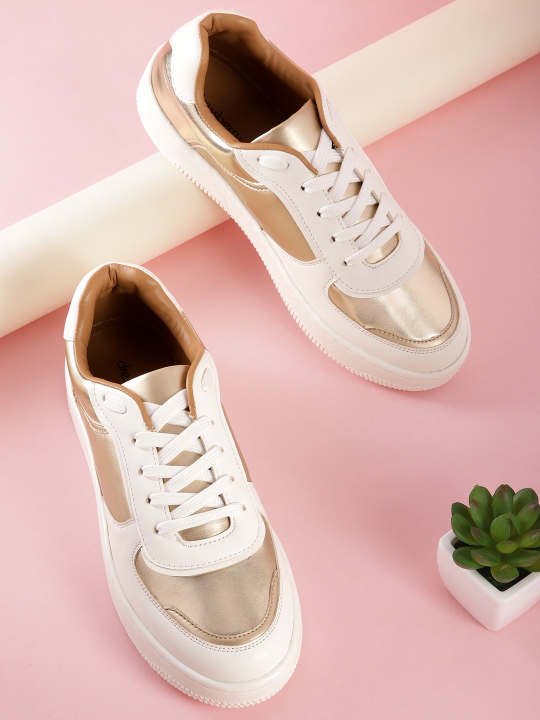 

DressBerry Women Round Toe Sneakers, Gold