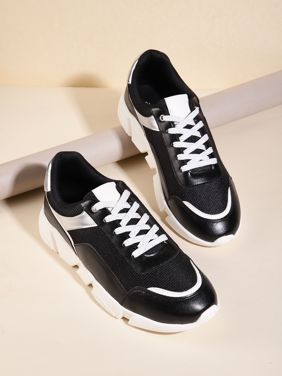 

DressBerry Women Woven Design Sneakers, Black
