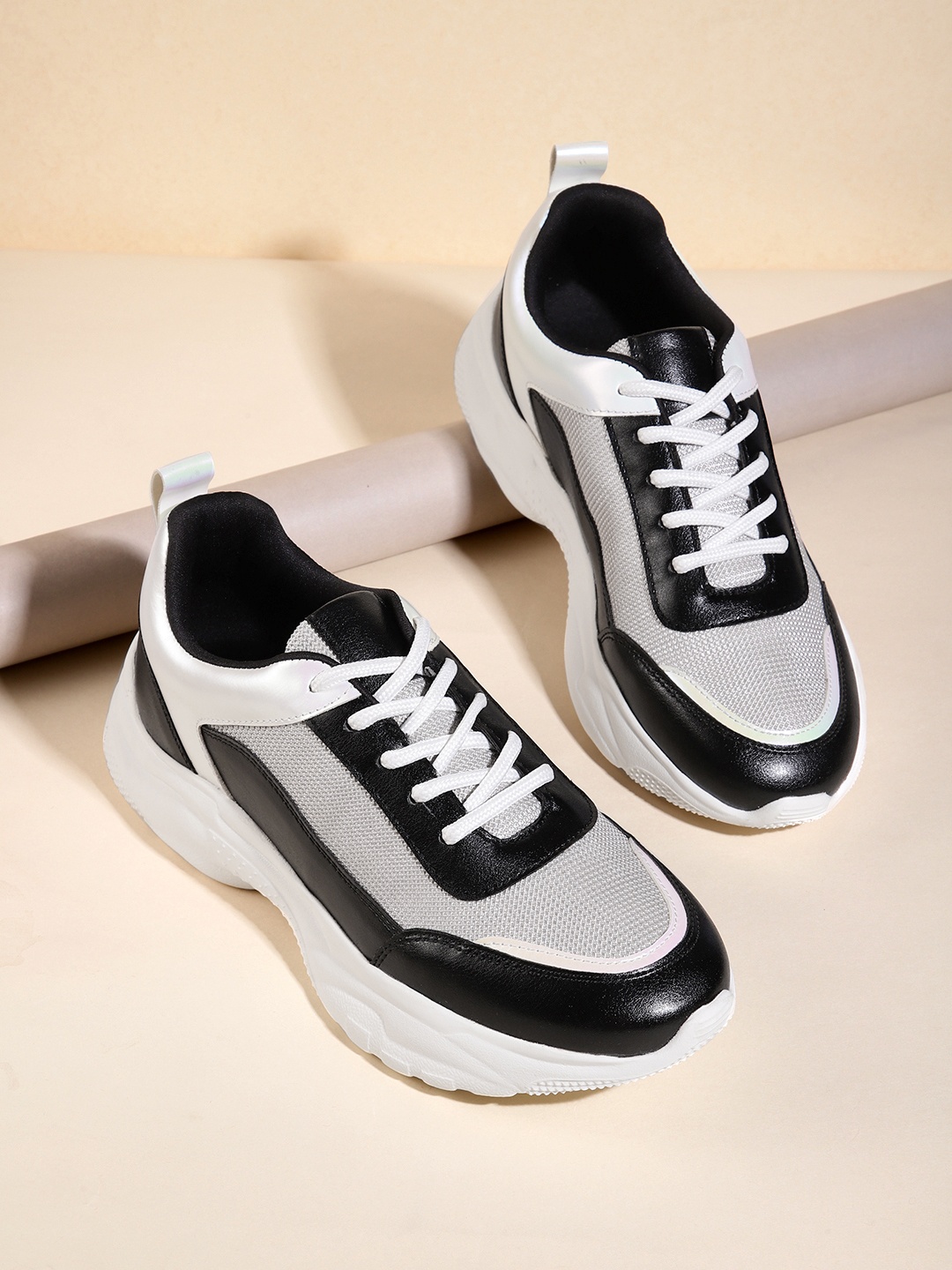 

DressBerry Women Colourblocked & Woven Design Sneakers, Black