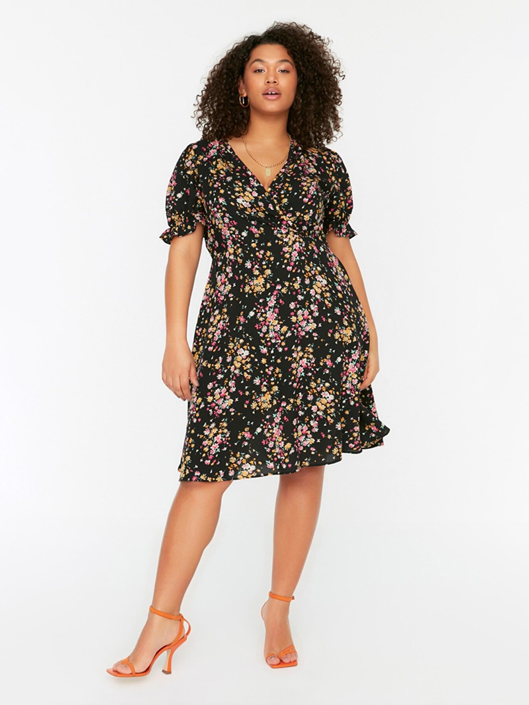 

Trendyol Plus Size V-Neck Floral Dress, Black
