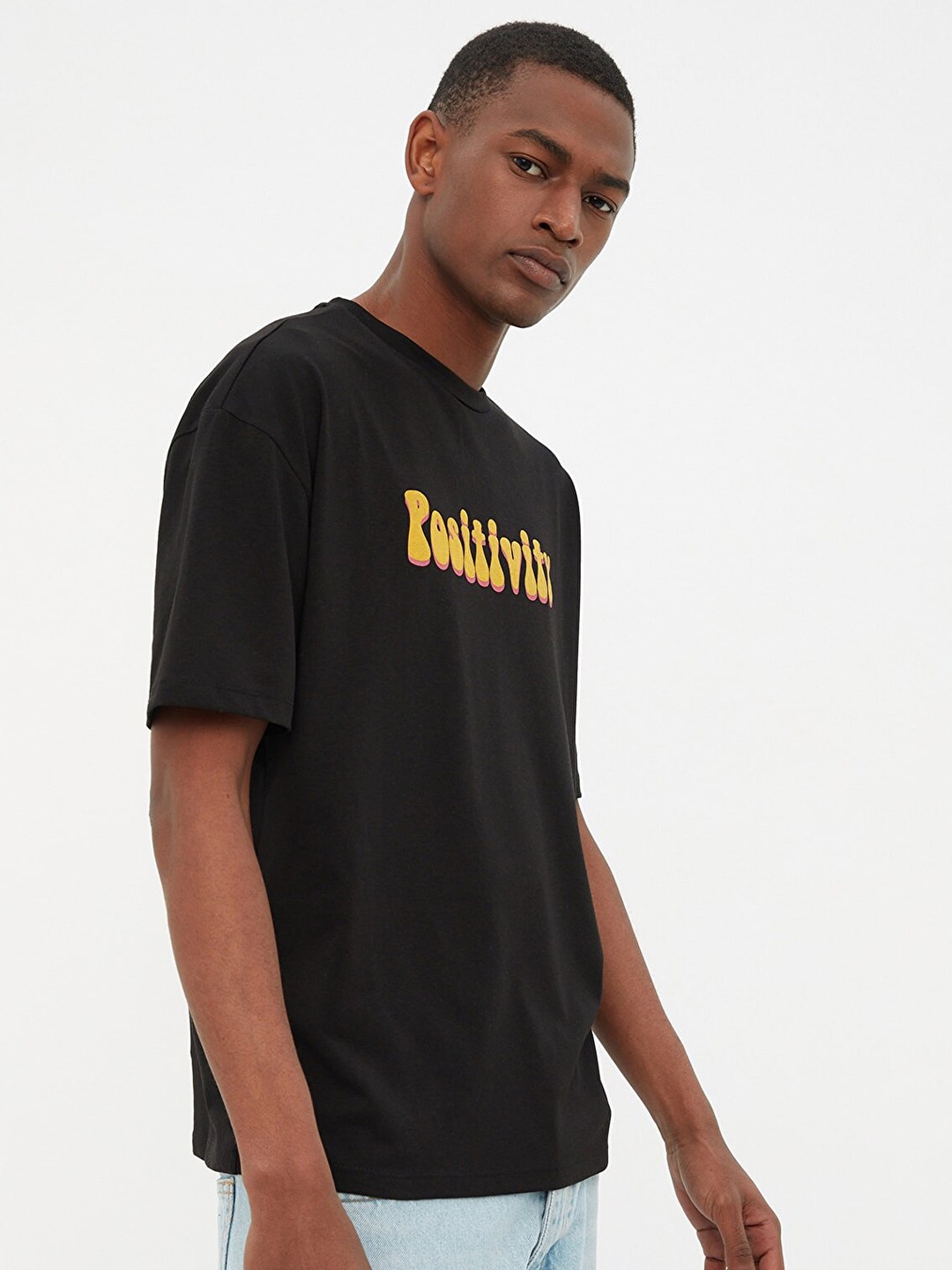 

Trendyol Men Typography Printed Drop-Shoulder Sleeves T-shirt, Black