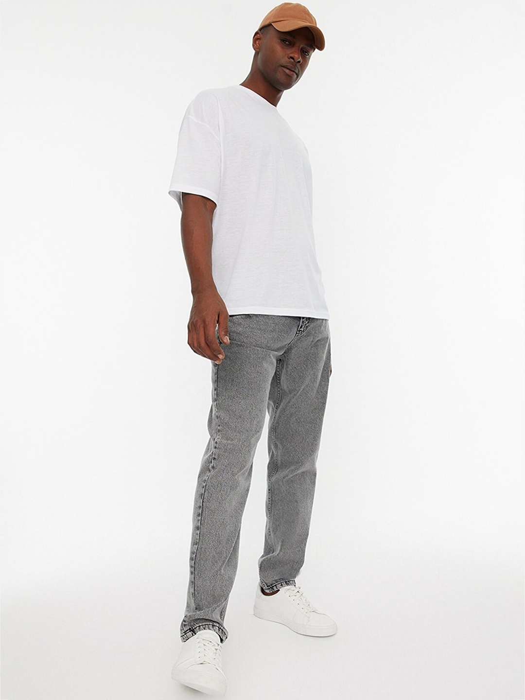 

Trendyol Men Mildly Pure Cotton Distressed Heavy Fade Jeans, Grey