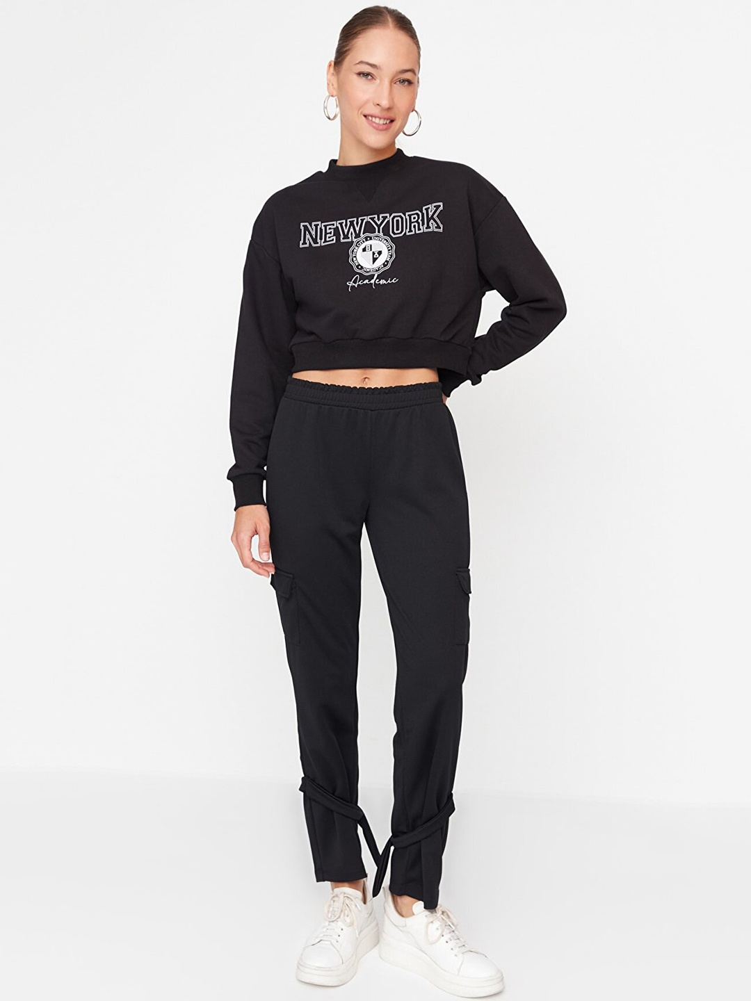 

Trendyol Women Regular Trousers, Black