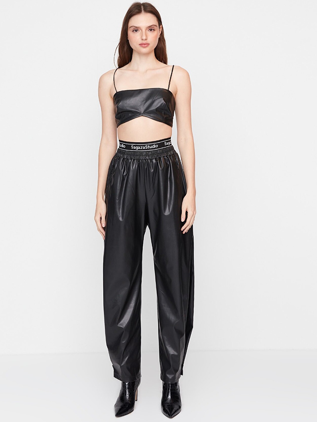 

Trendyol Women High-Rise Joggers Trousers, Black