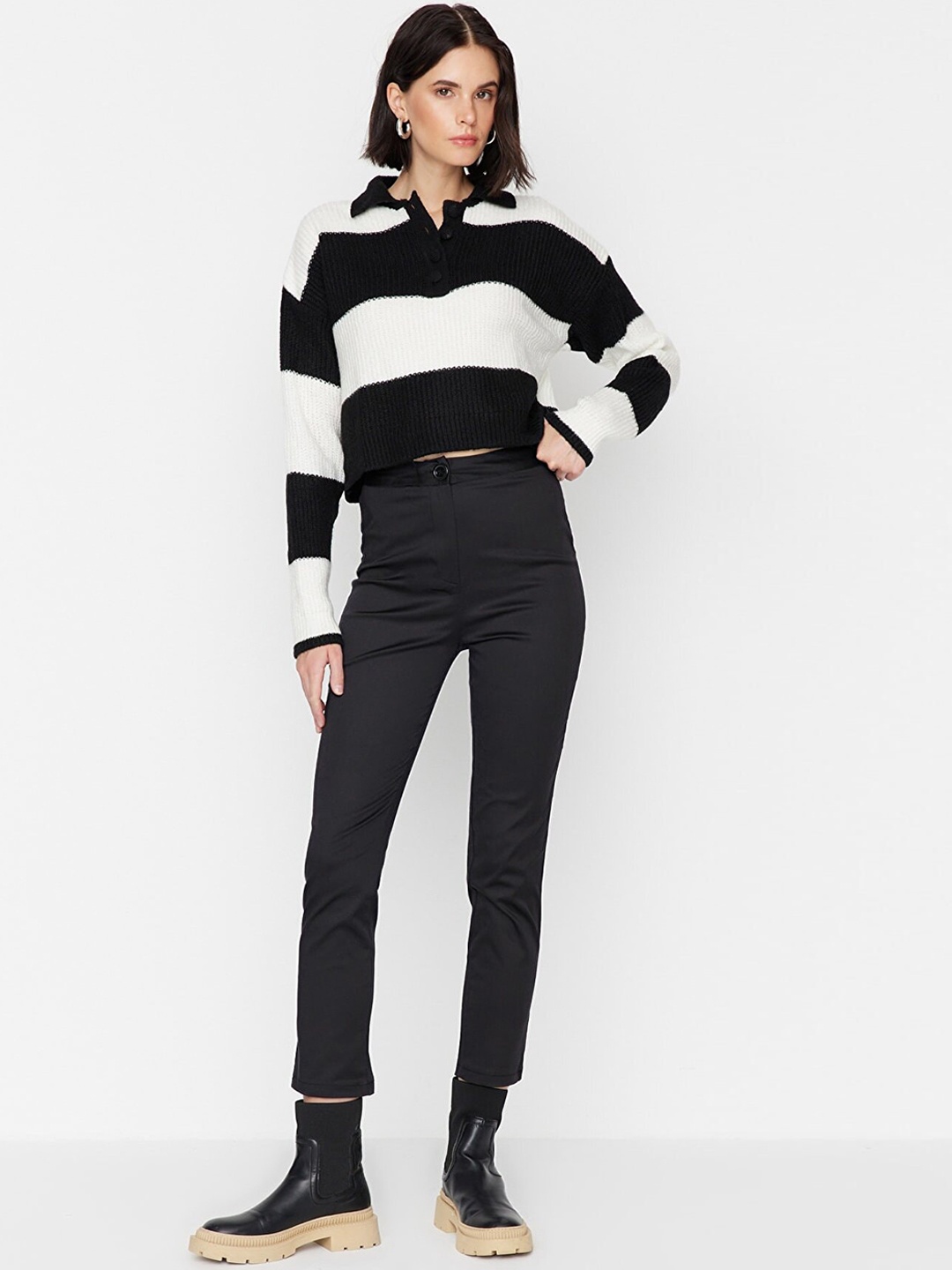 

Trendyol Women Pure Cotton Mid Rise Slim Fit Trousers, Black