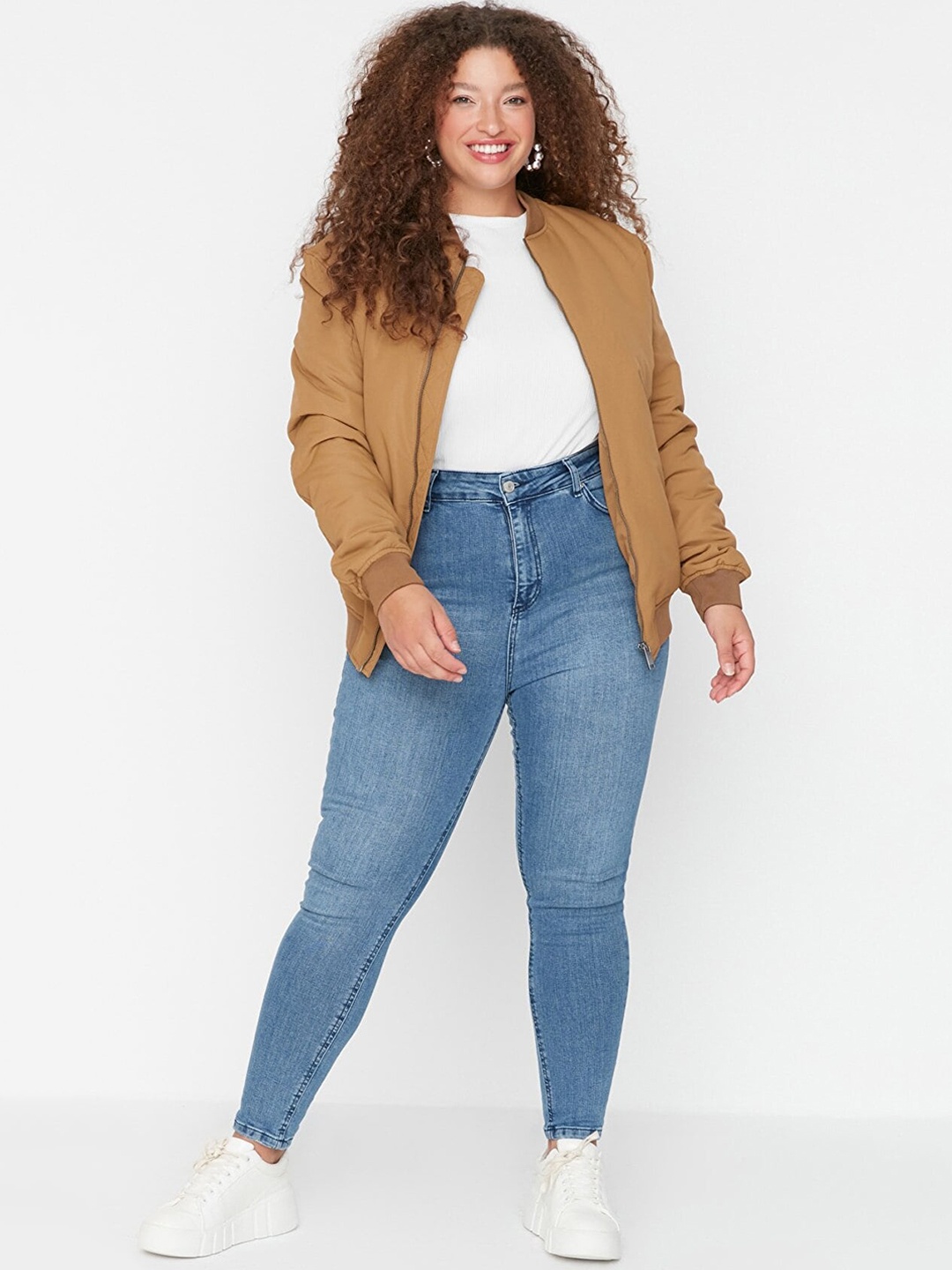 

Trendyol Women Plus Size Mildly Distressed Light Fade Jeans, Blue