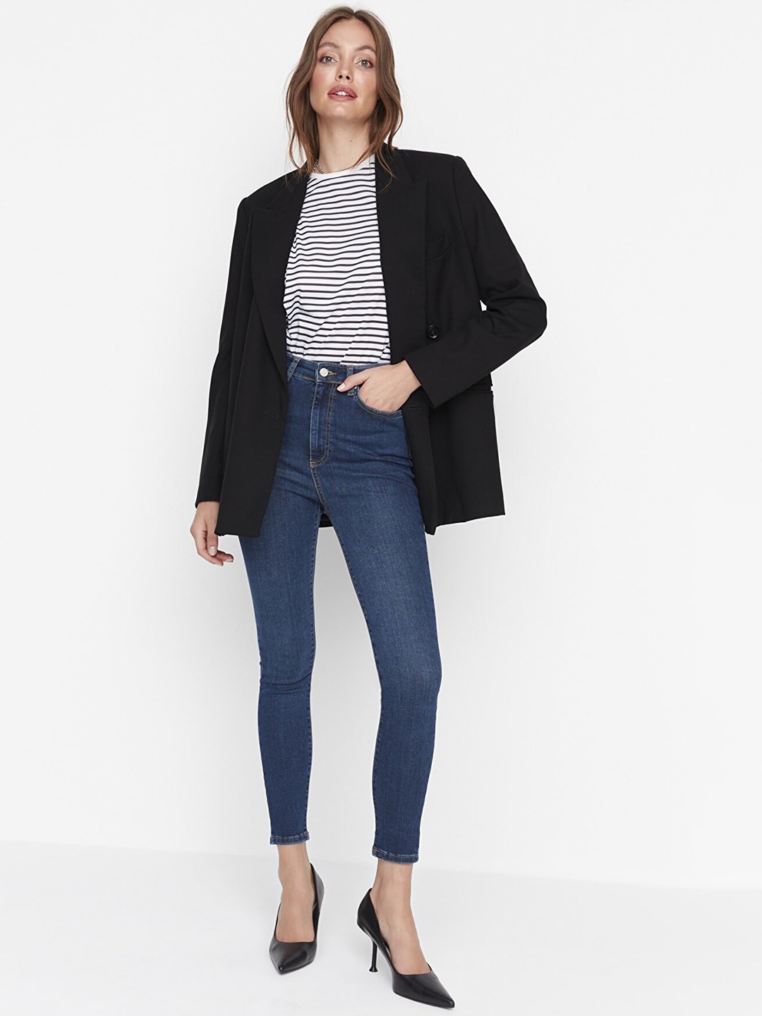 

Trendyol Women Mid-Rise Cropped Jeans, Blue