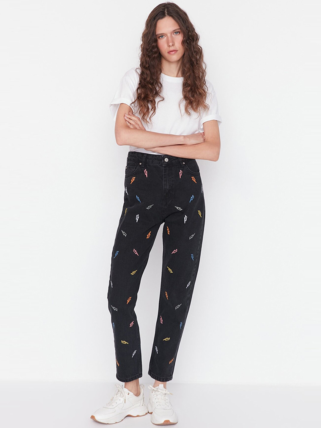 

Trendyol Women Embroidered Cotton Jeans, Black
