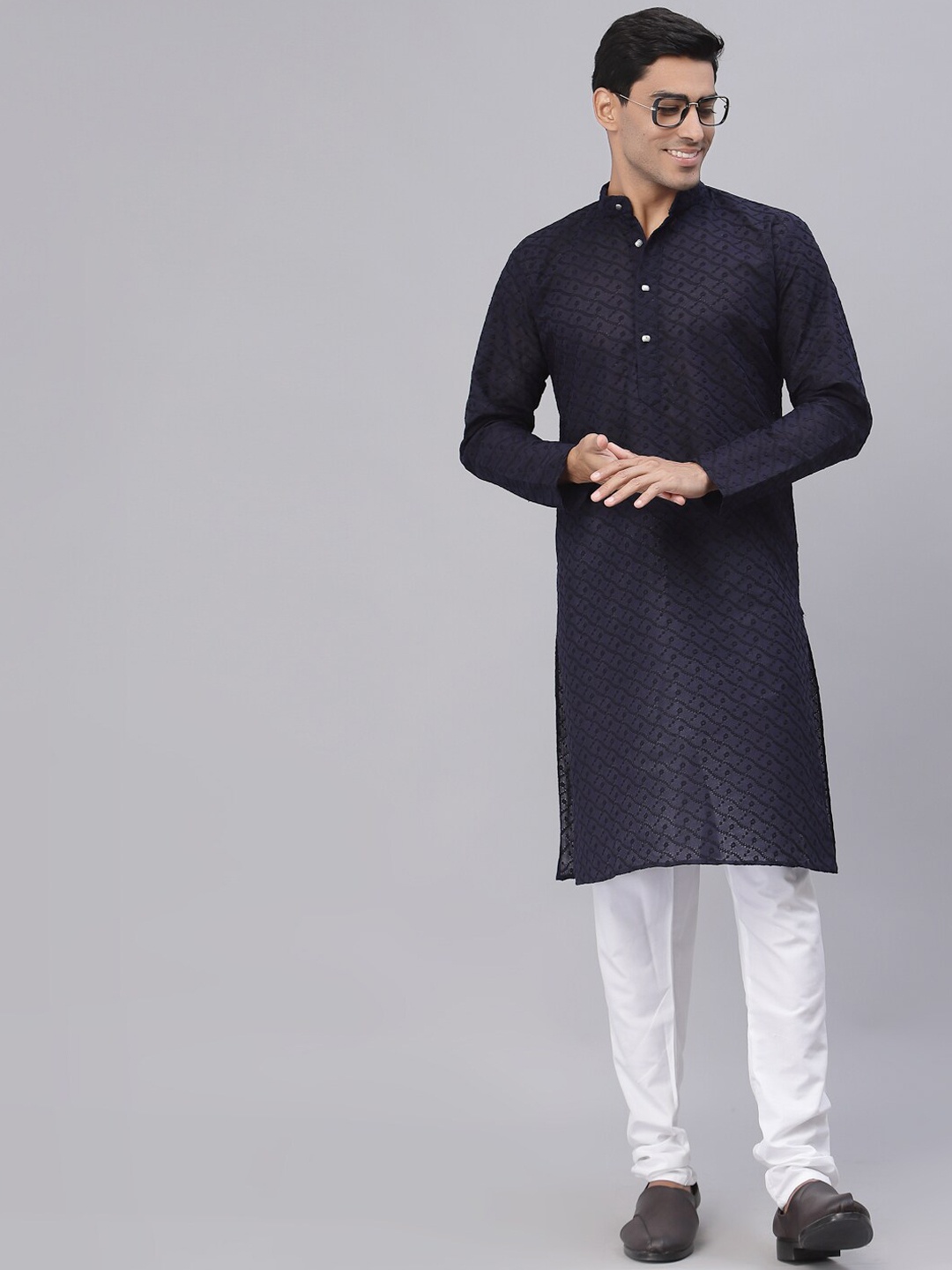 

NEUDIS Men Embroidered Thread Work Pure Cotton Kurta with Churidar, Navy blue