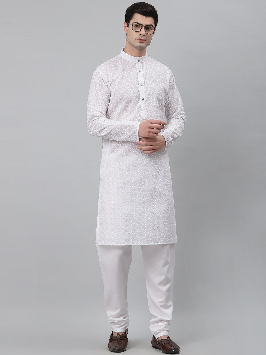 

NEUDIS Men Embroidered Thread Work Pure Cotton Kurta with Churidar, White